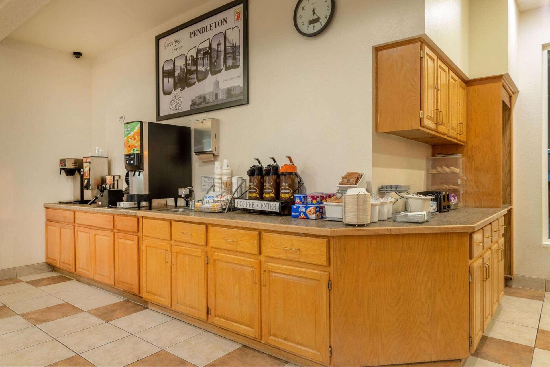 Super 8 by Wyndham Pendleton photo 32