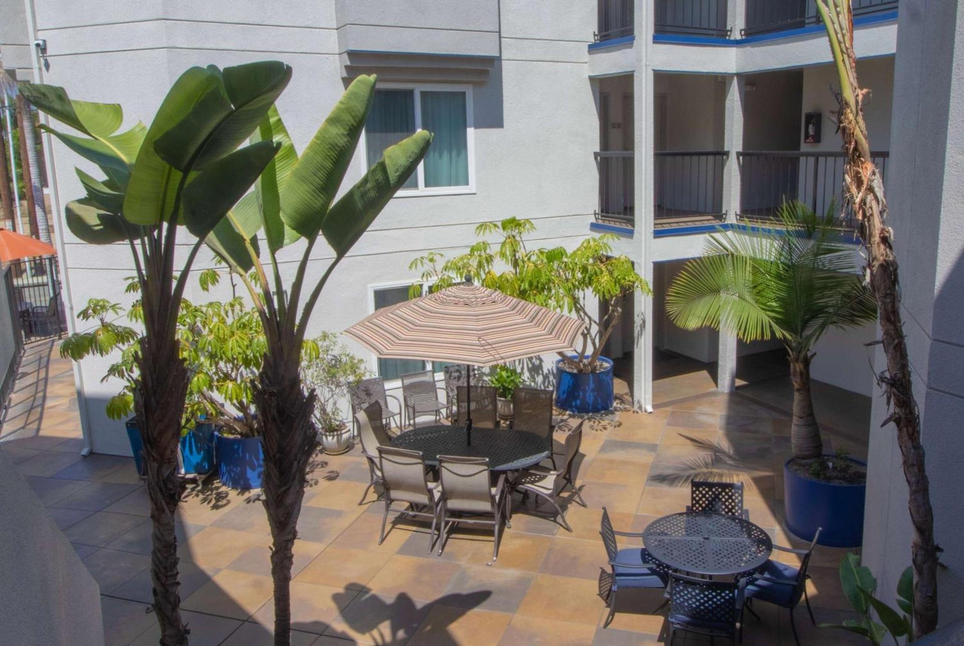 Days Inn by Wyndham Carlsbad photo 7