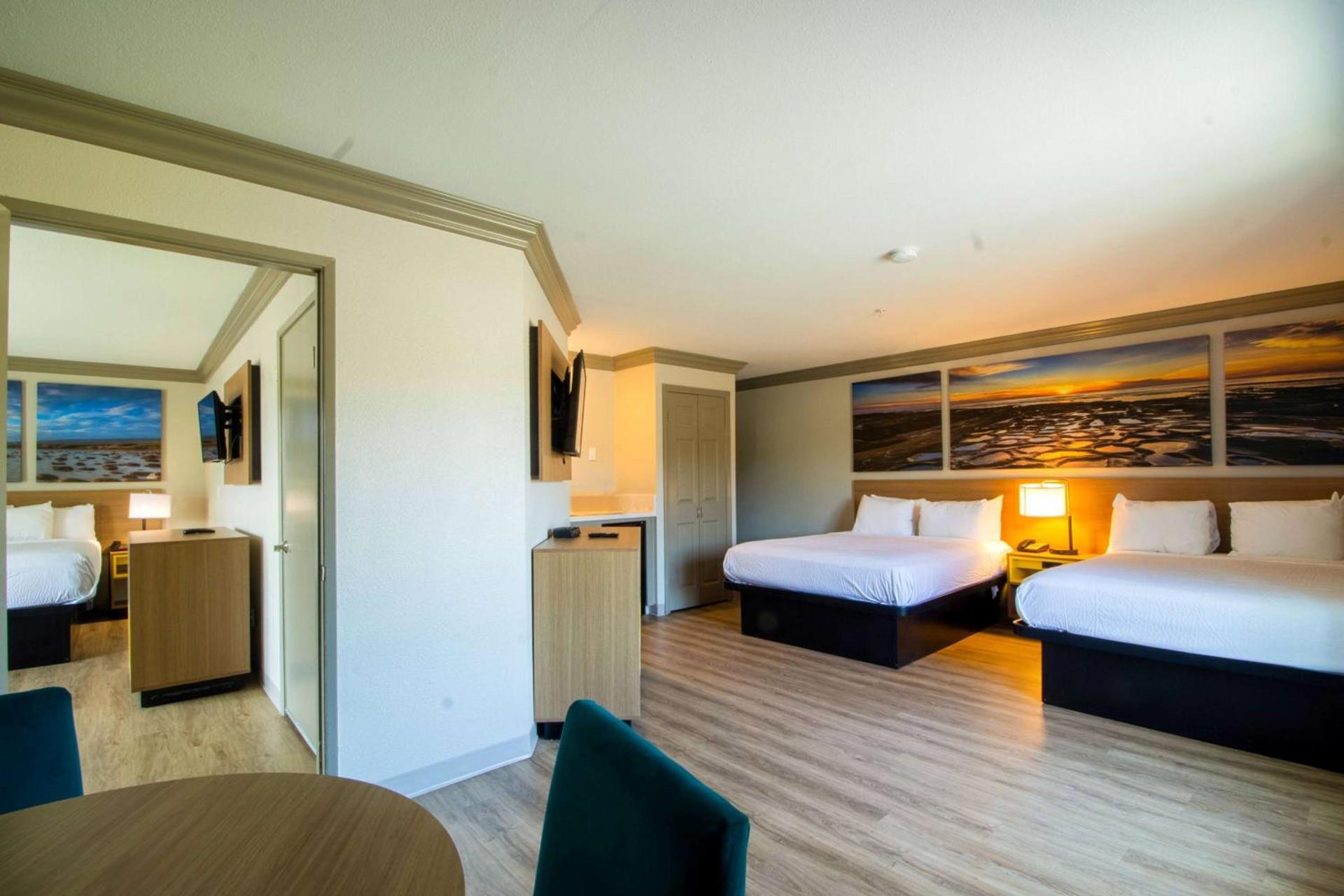 Days Inn by Wyndham Carlsbad photo 12