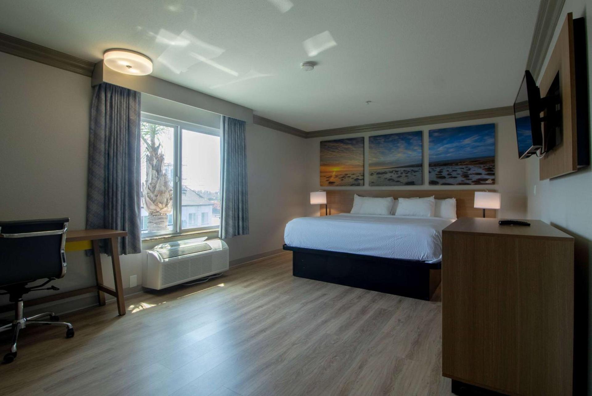 Days Inn by Wyndham Carlsbad photo 18
