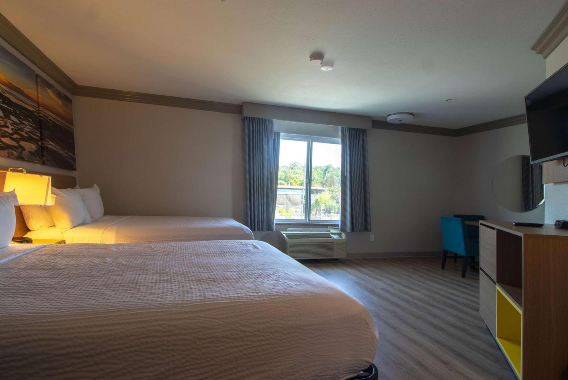 Days Inn by Wyndham Carlsbad photo 19
