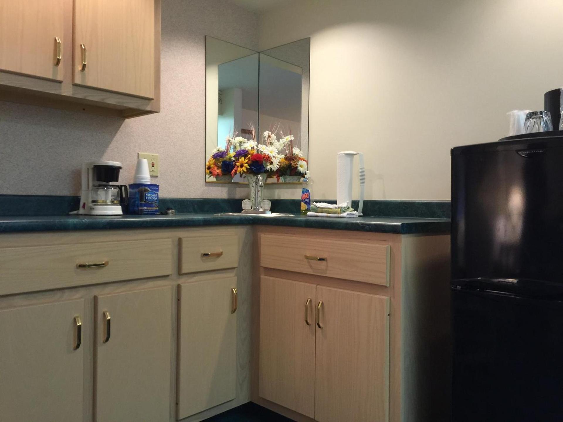 Americas Best Value Inn & Suites - Bluffton photo 8