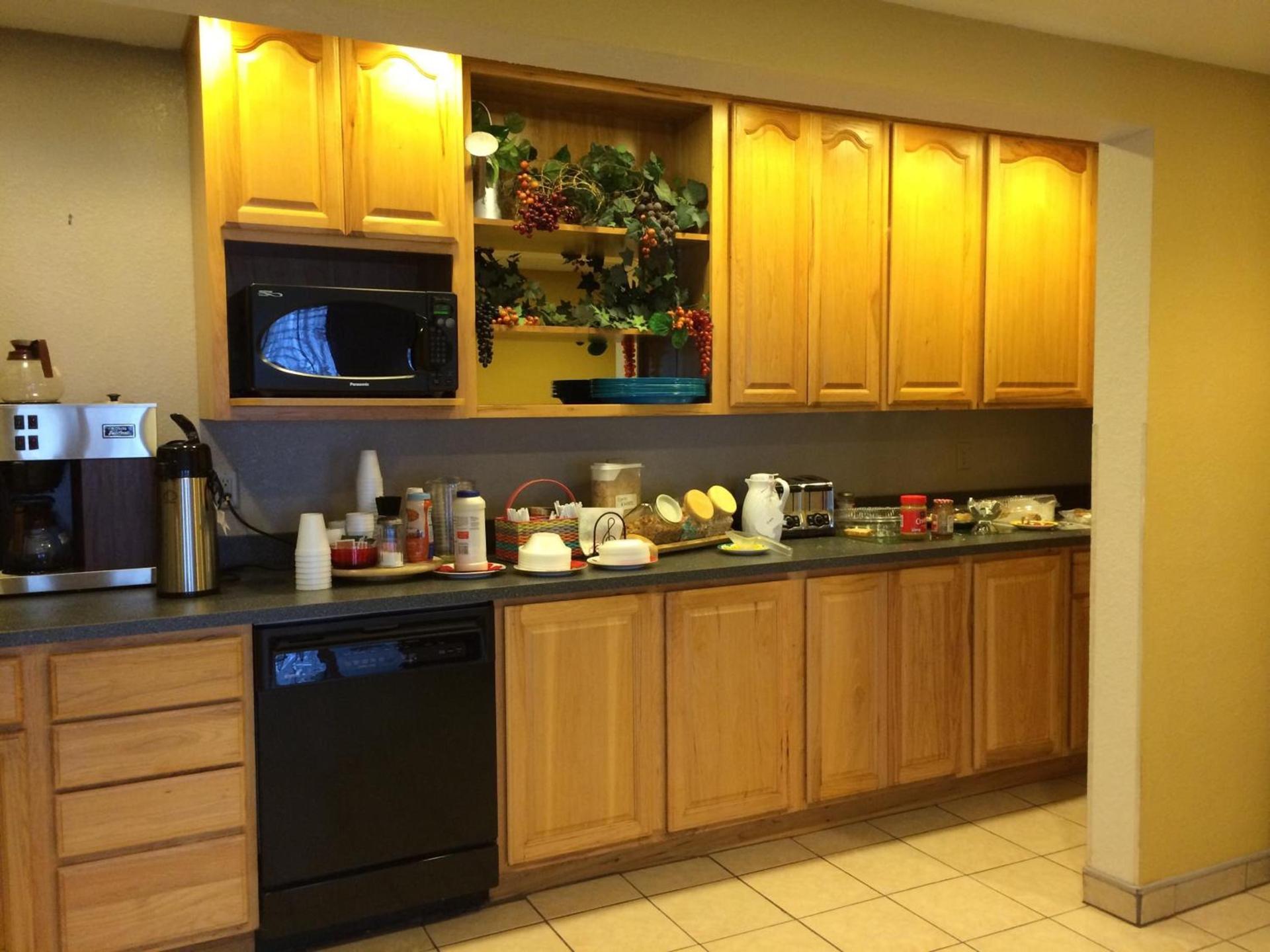 Americas Best Value Inn & Suites - Bluffton photo 10