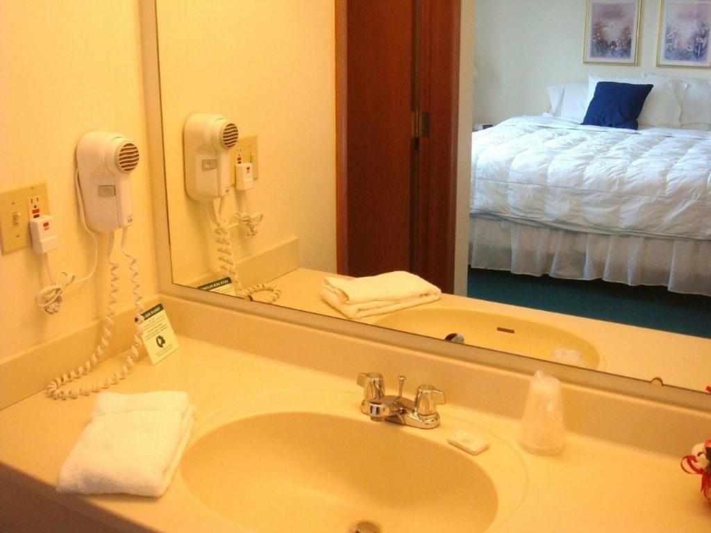 Americas Best Value Inn & Suites - Bluffton photo 22