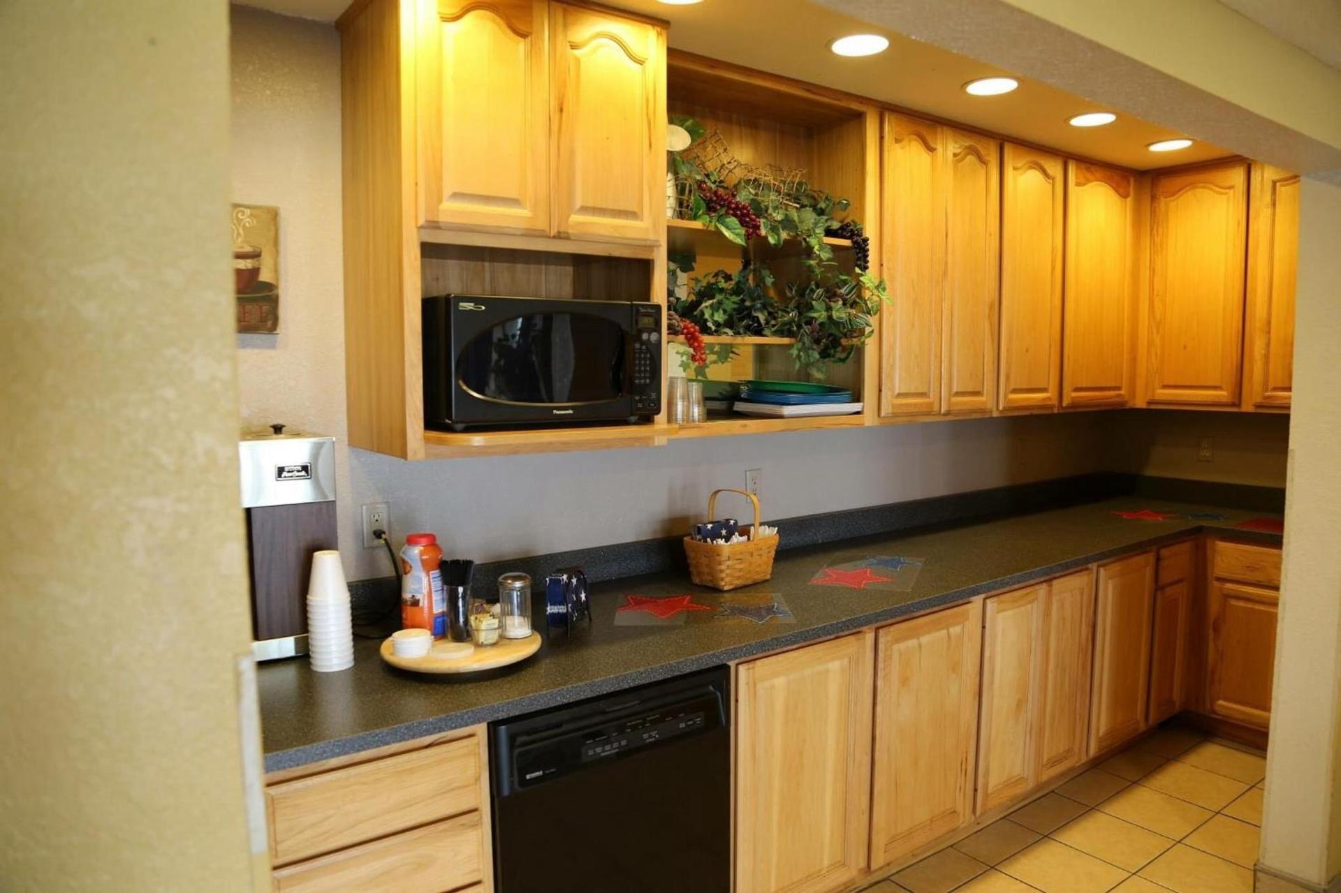 Americas Best Value Inn & Suites - Bluffton photo 26
