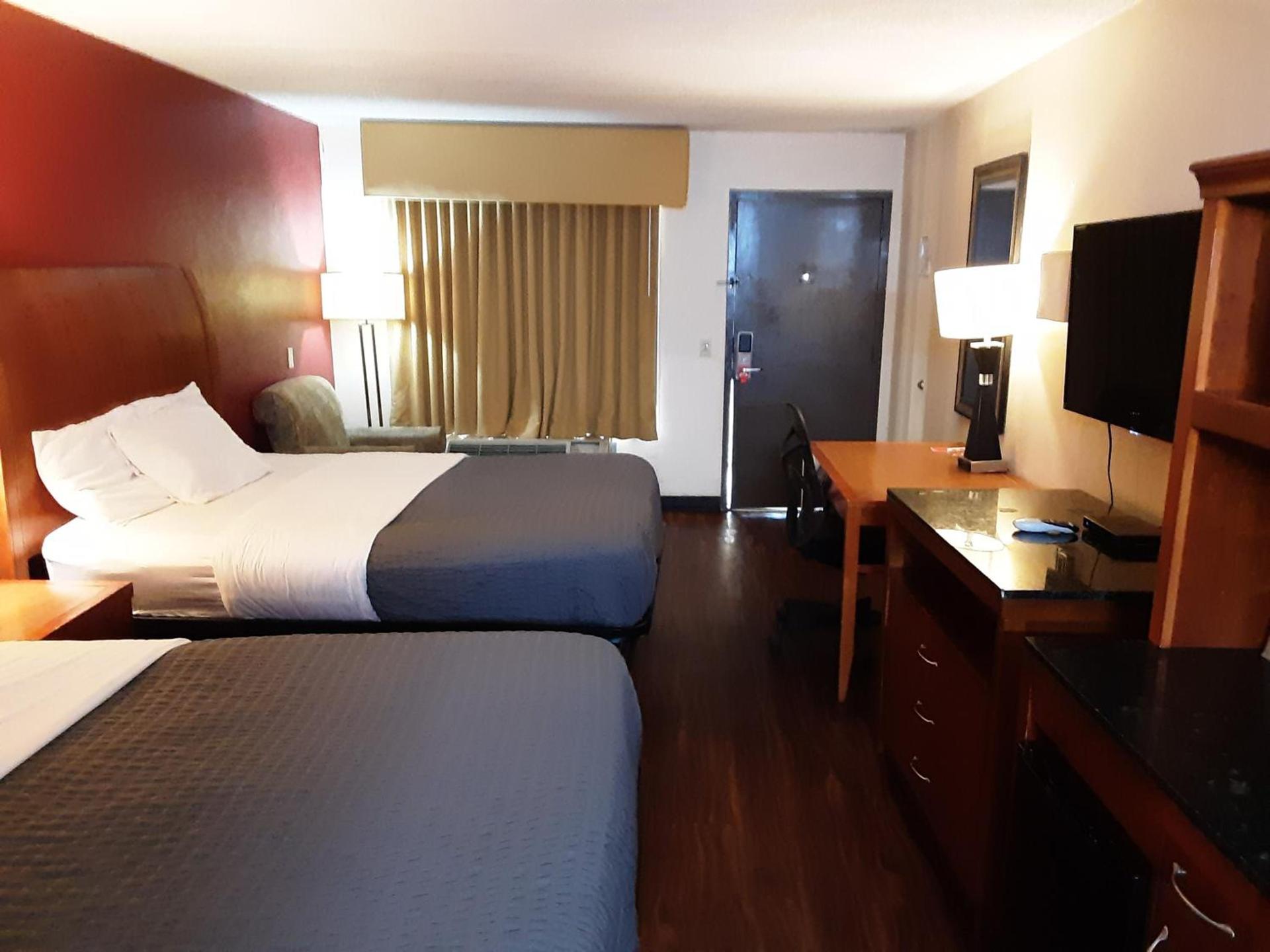 Econo Lodge Inn & Suites Griffin North photo 30