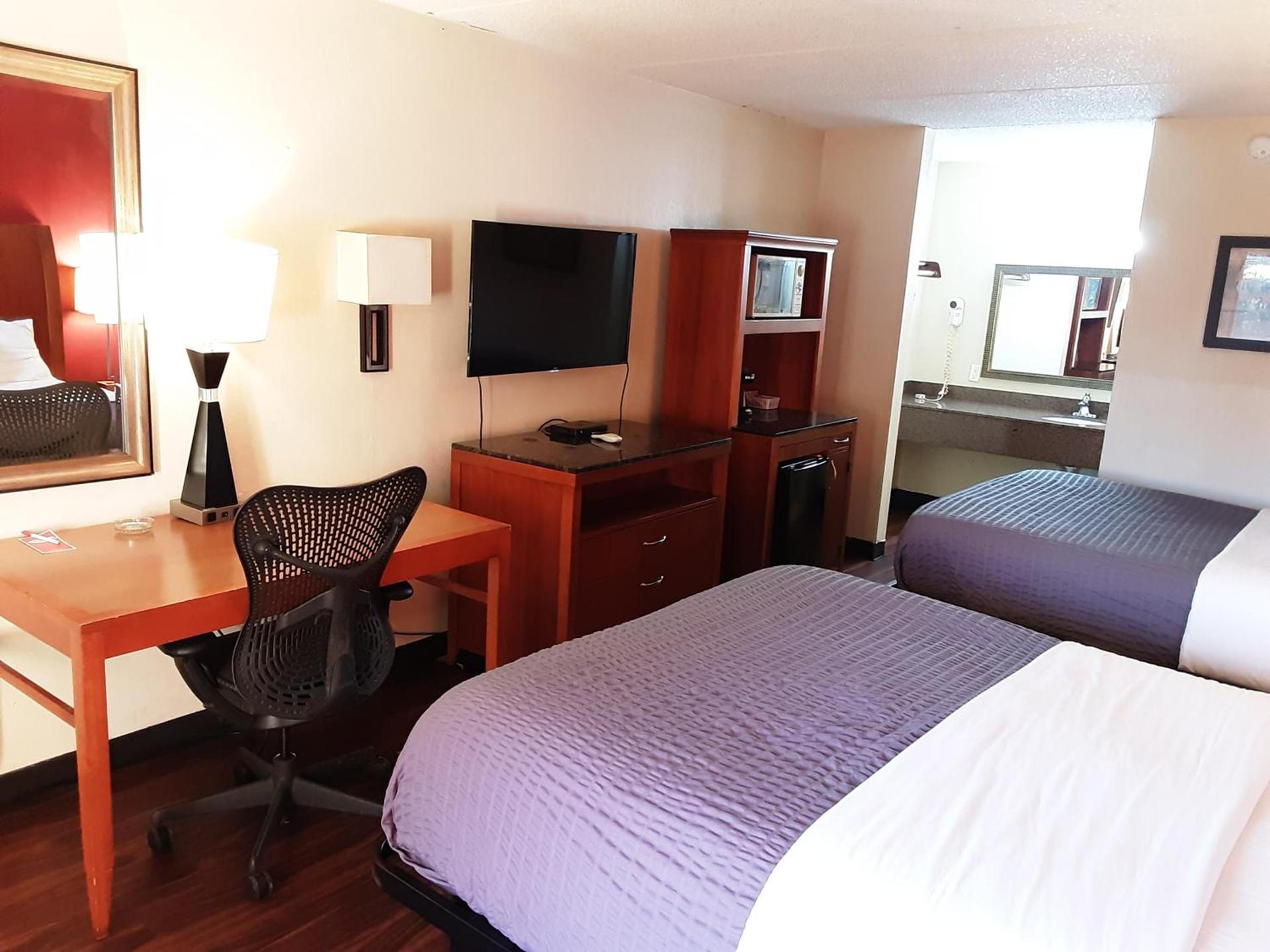 Econo Lodge Inn & Suites Griffin North photo 32