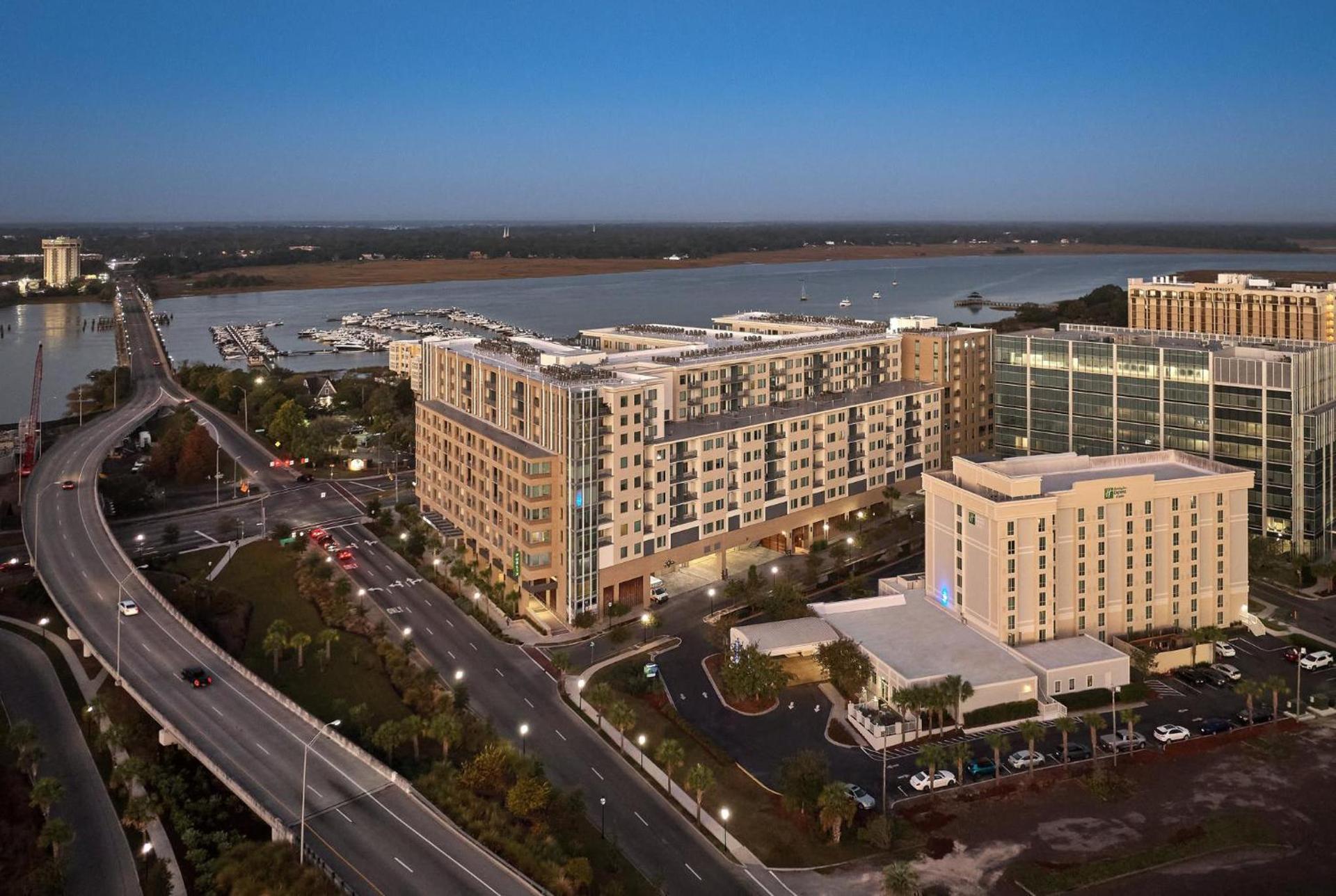 Holiday Inn Express & Suites Charleston DWTN - Medical CTR by IHG photo 48