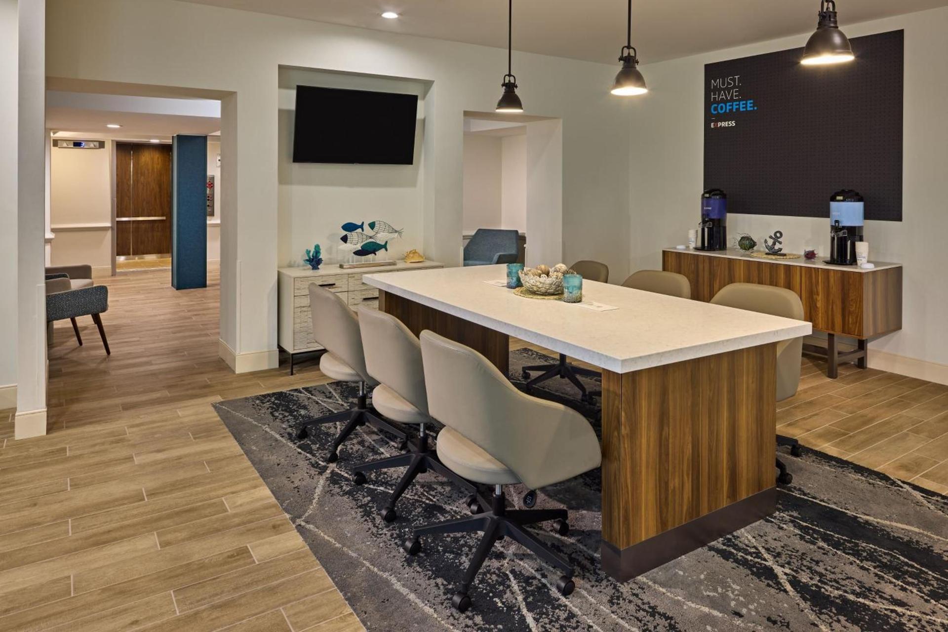 Holiday Inn Express & Suites Charleston DWTN - Medical CTR by IHG photo 26