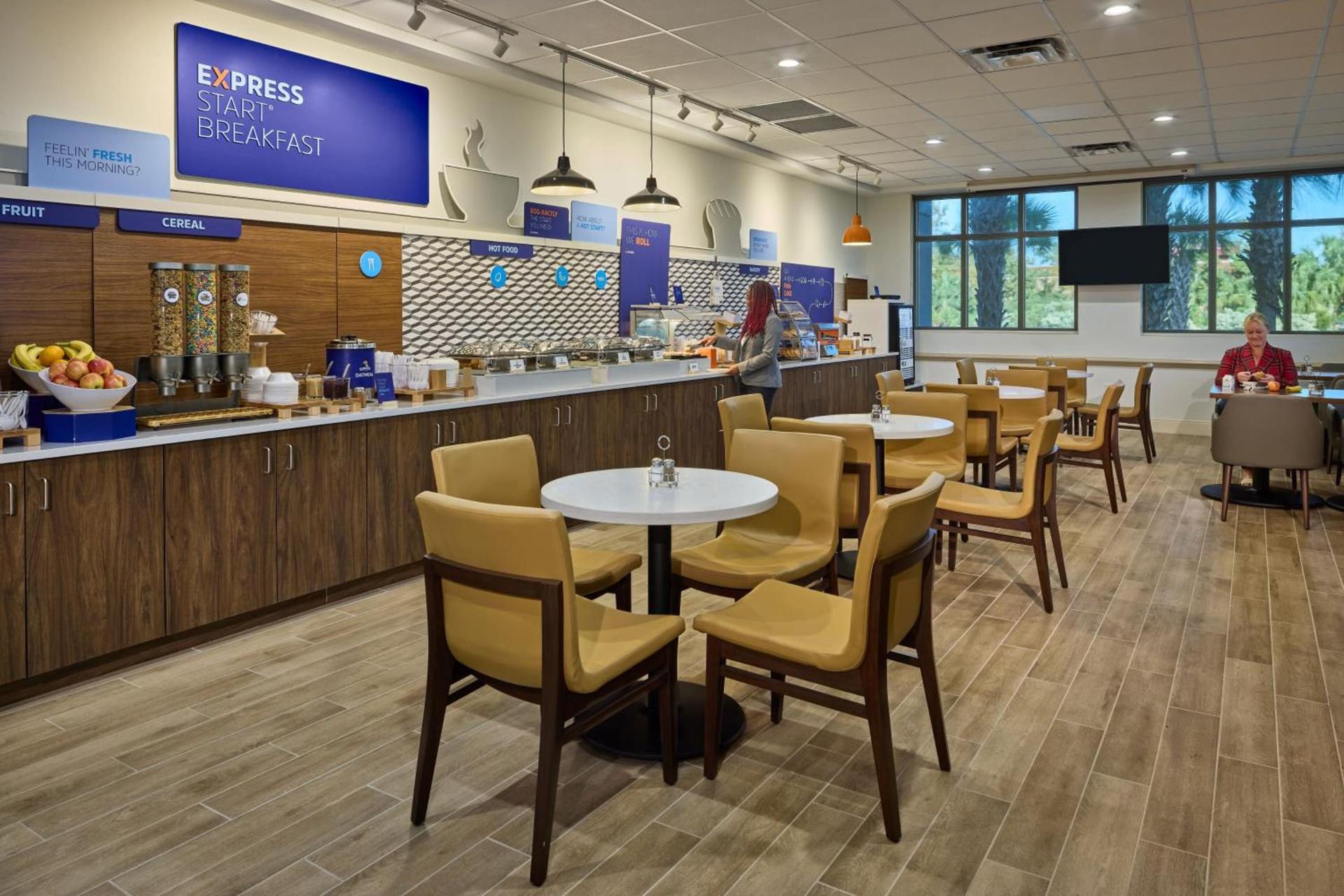 Holiday Inn Express & Suites Charleston DWTN - Medical CTR by IHG photo 44