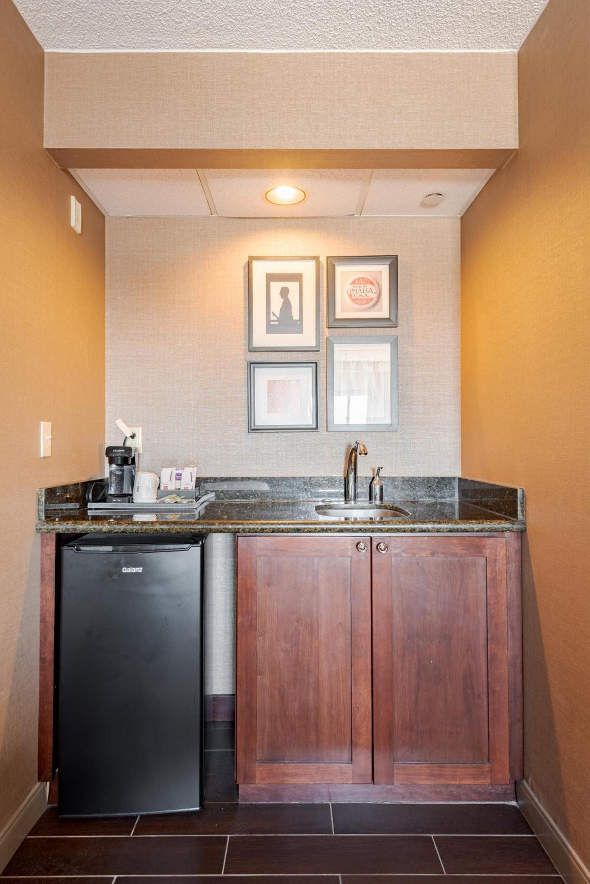 Wyndham Omaha Hotel - West Dodge photo 39
