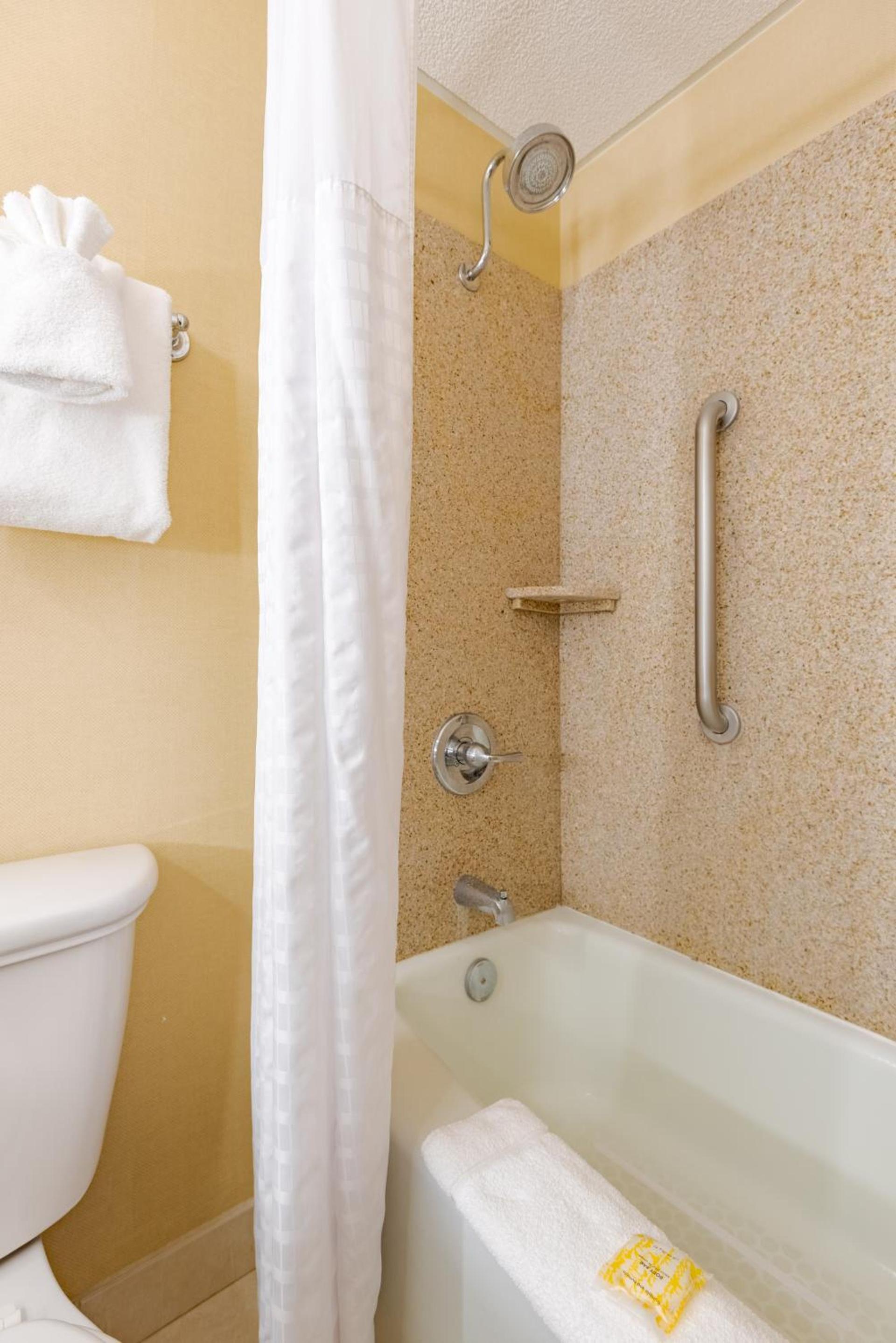 Wyndham Omaha Hotel - West Dodge photo 41