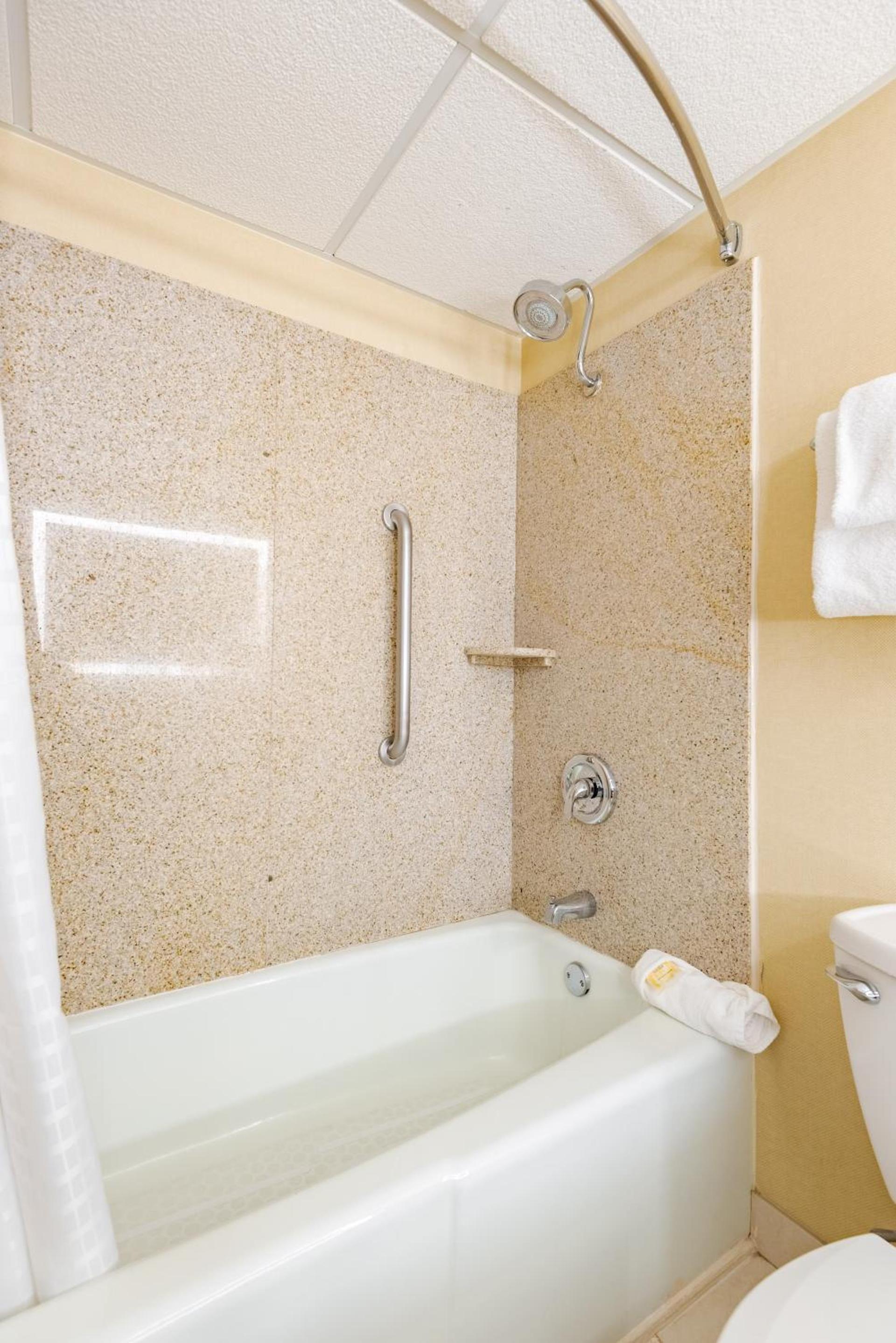 Wyndham Omaha Hotel - West Dodge photo 49