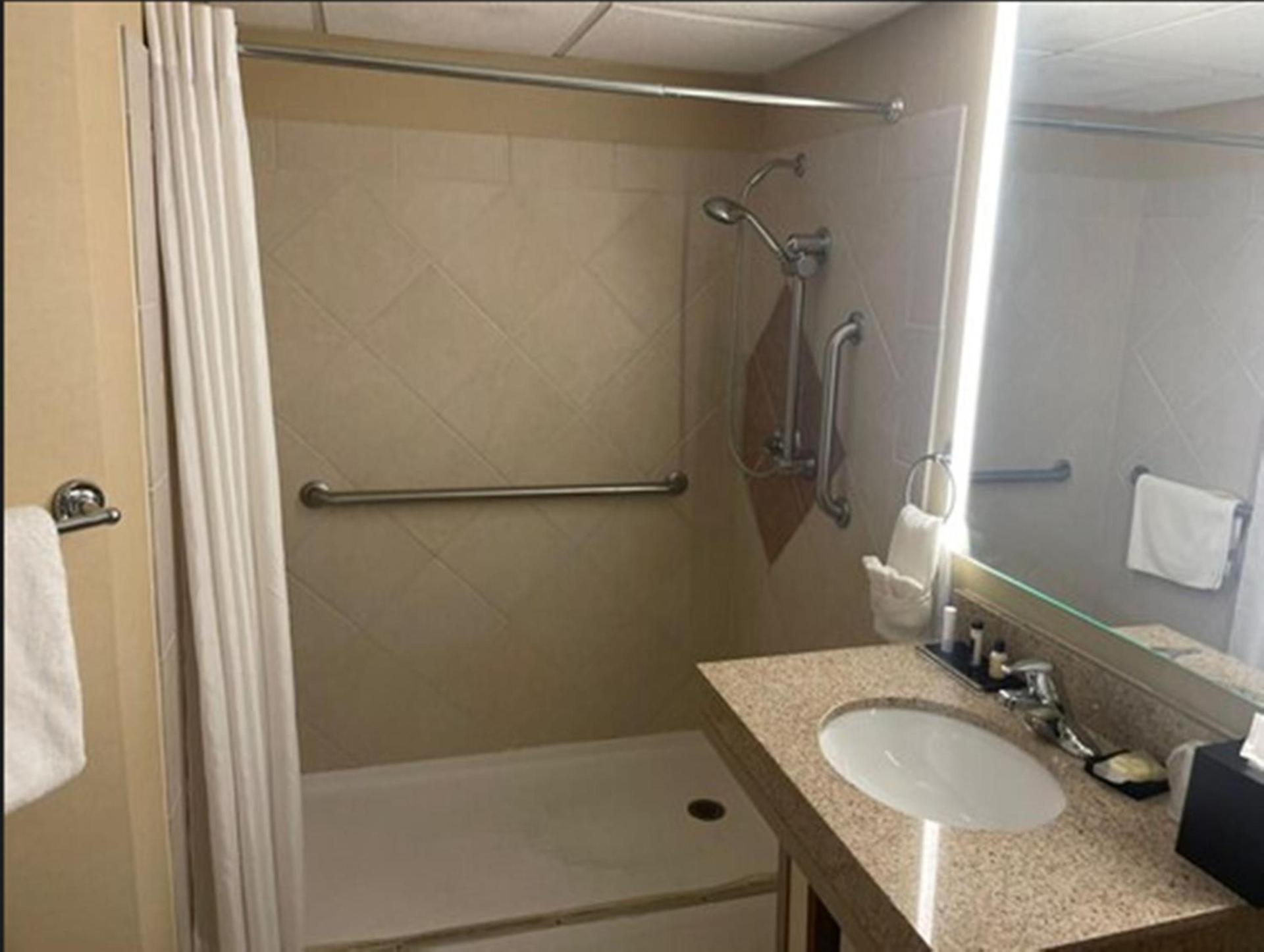 Wyndham Omaha Hotel - West Dodge photo 76