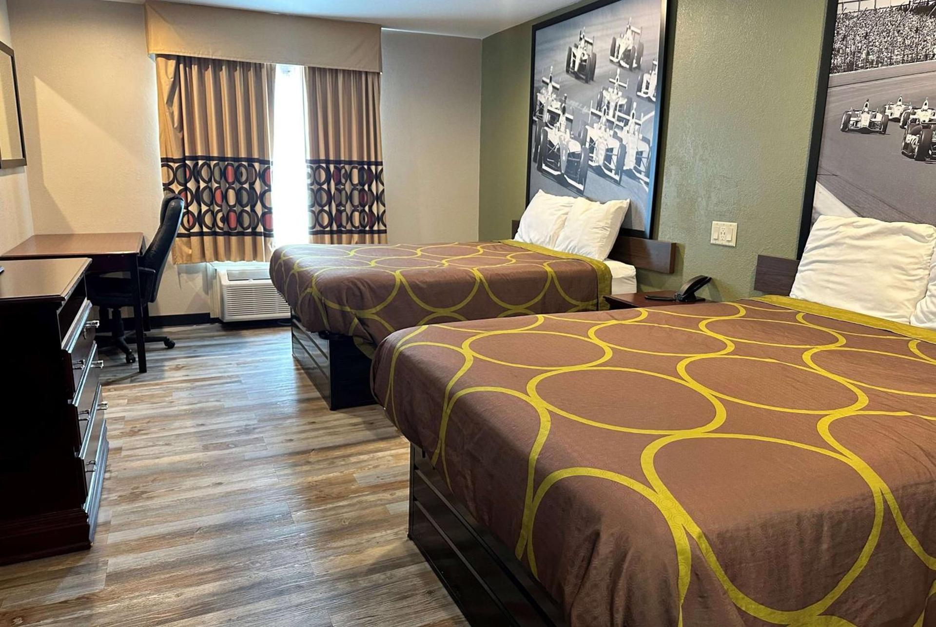 Super 8 by Wyndham Frankfort IN photo 7