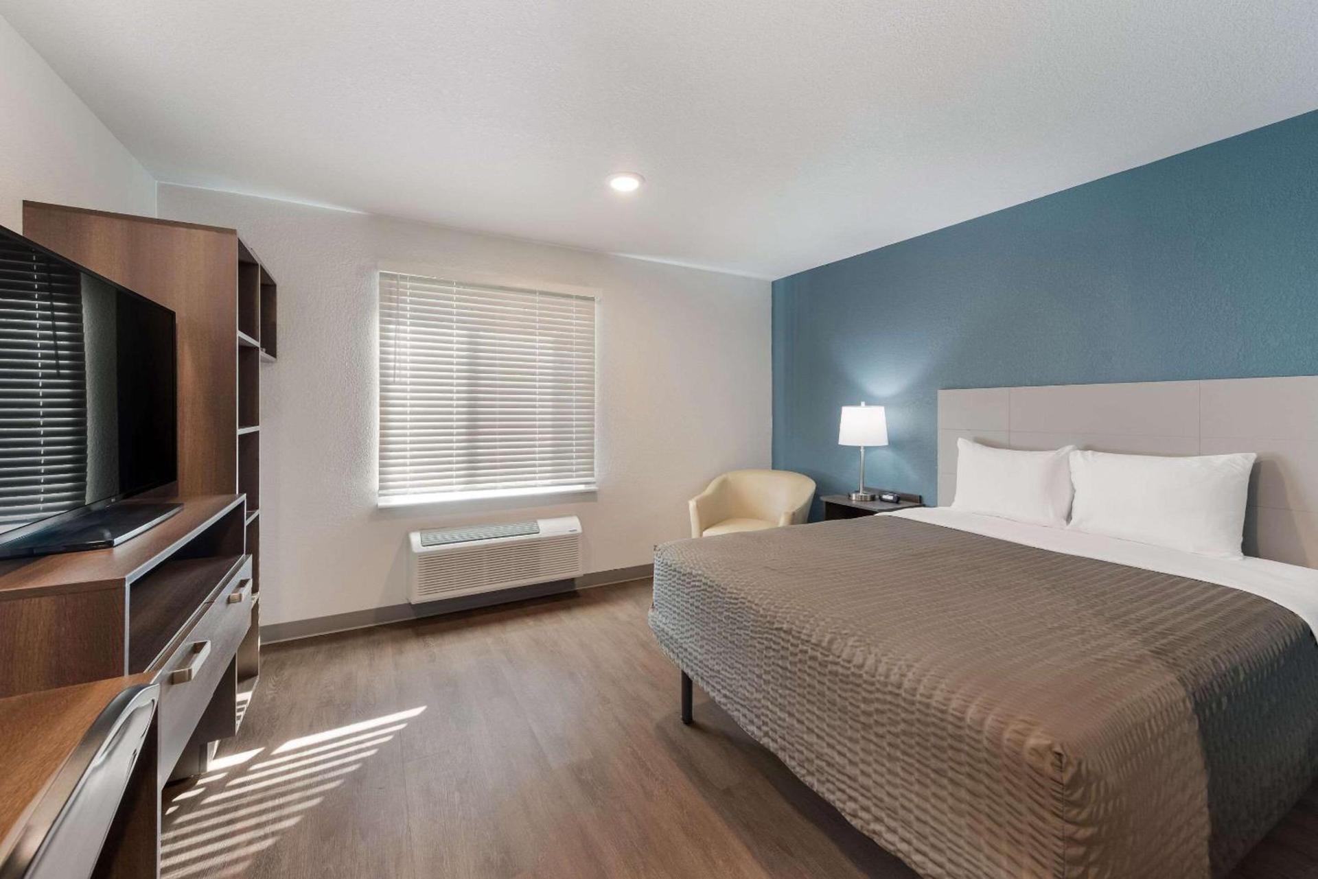 WoodSpring Suites Dayton North photo 8
