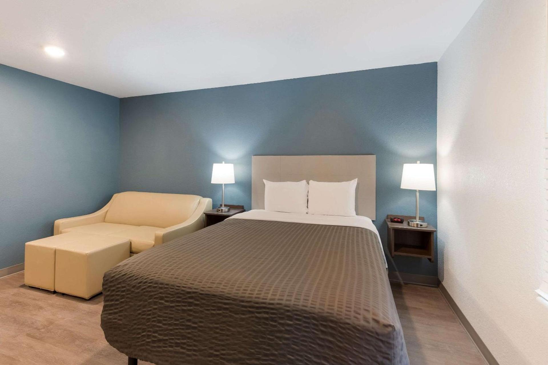 WoodSpring Suites Dayton North photo 10