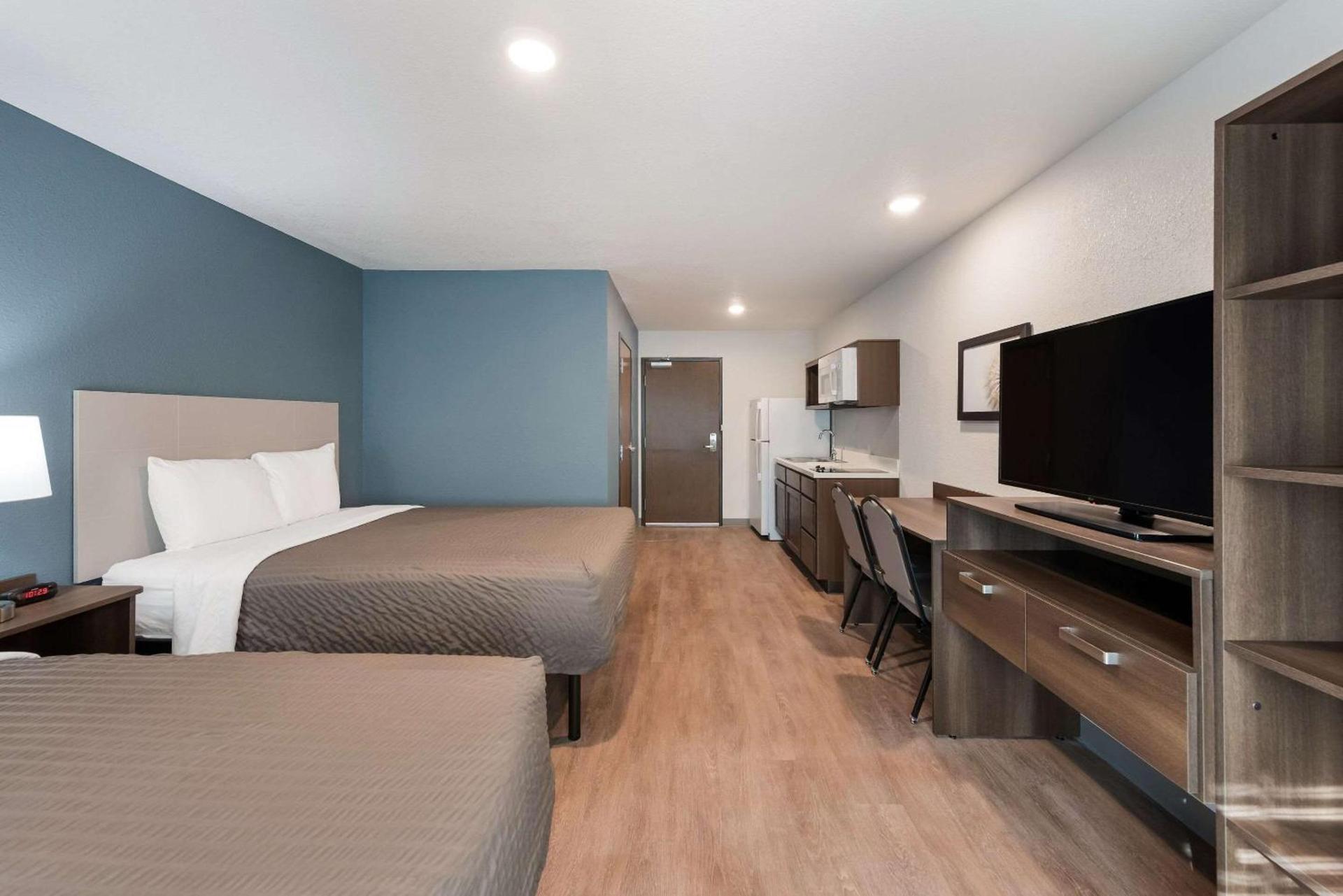 WoodSpring Suites Dayton North photo 11