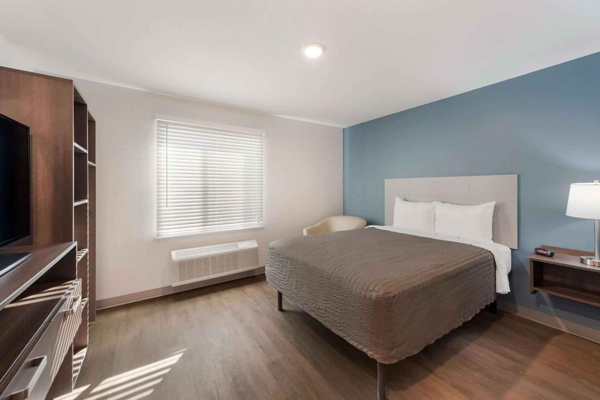WoodSpring Suites Dayton North photo 12