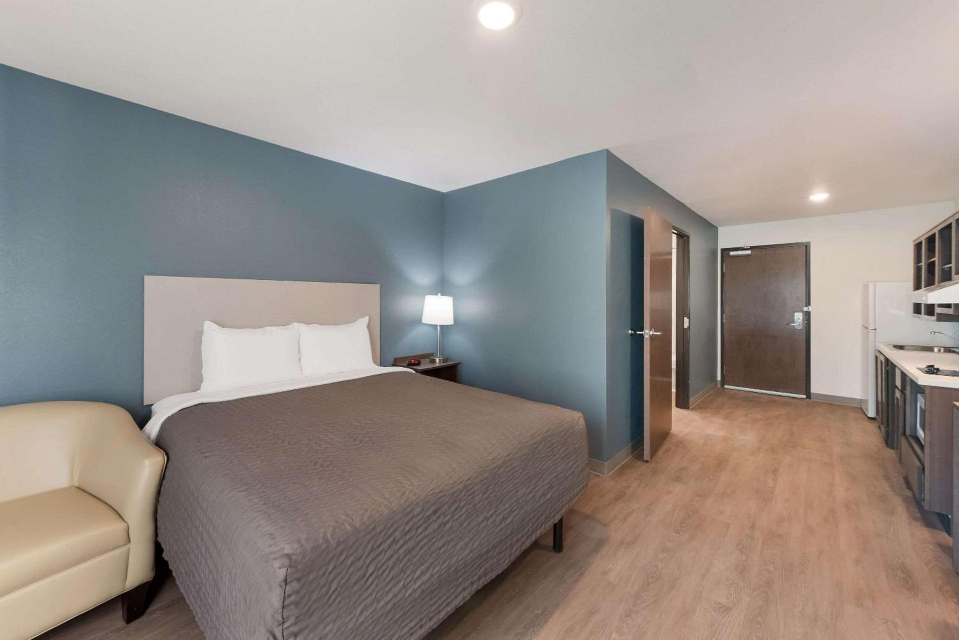 WoodSpring Suites Dayton North photo 13