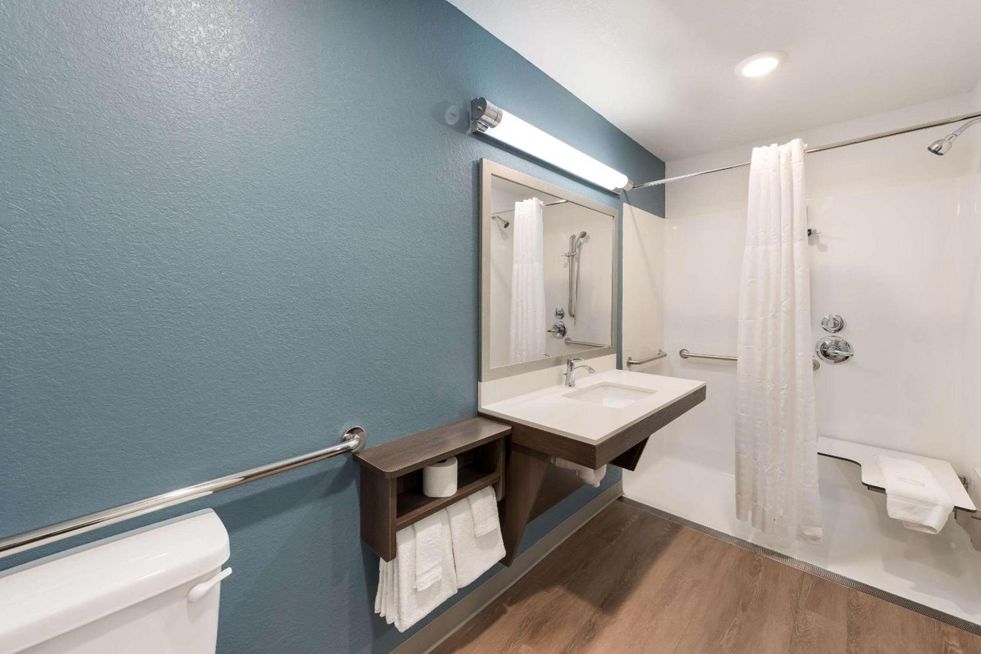 WoodSpring Suites Dayton North photo 14