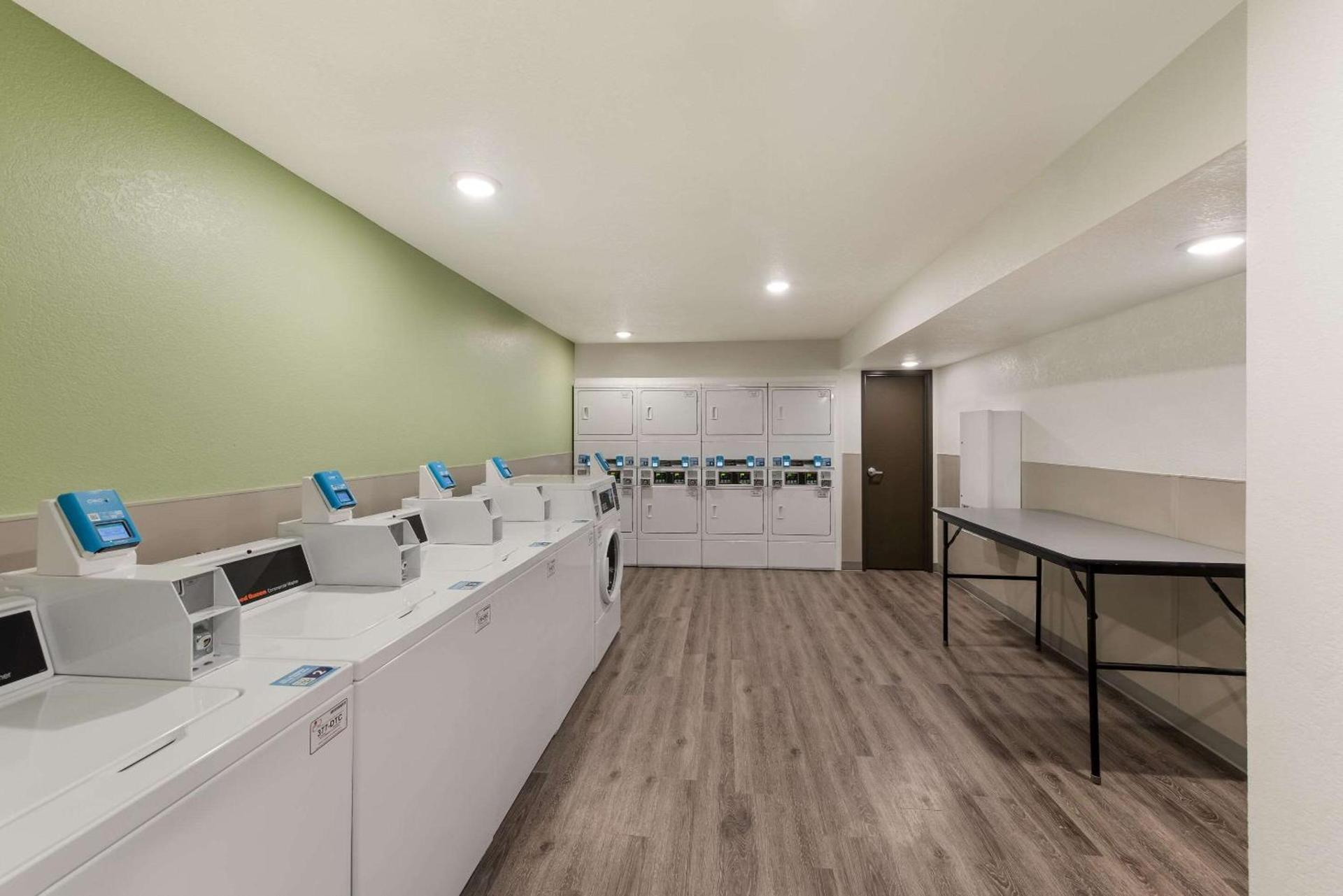 WoodSpring Suites Dayton North photo 17