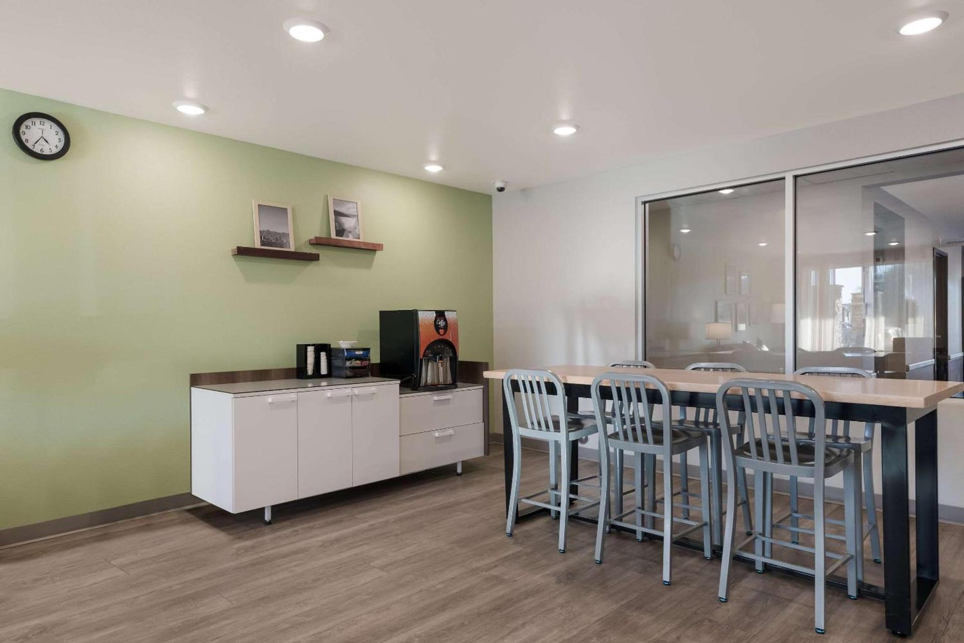 WoodSpring Suites Phoenix-Deer Valley photo 6