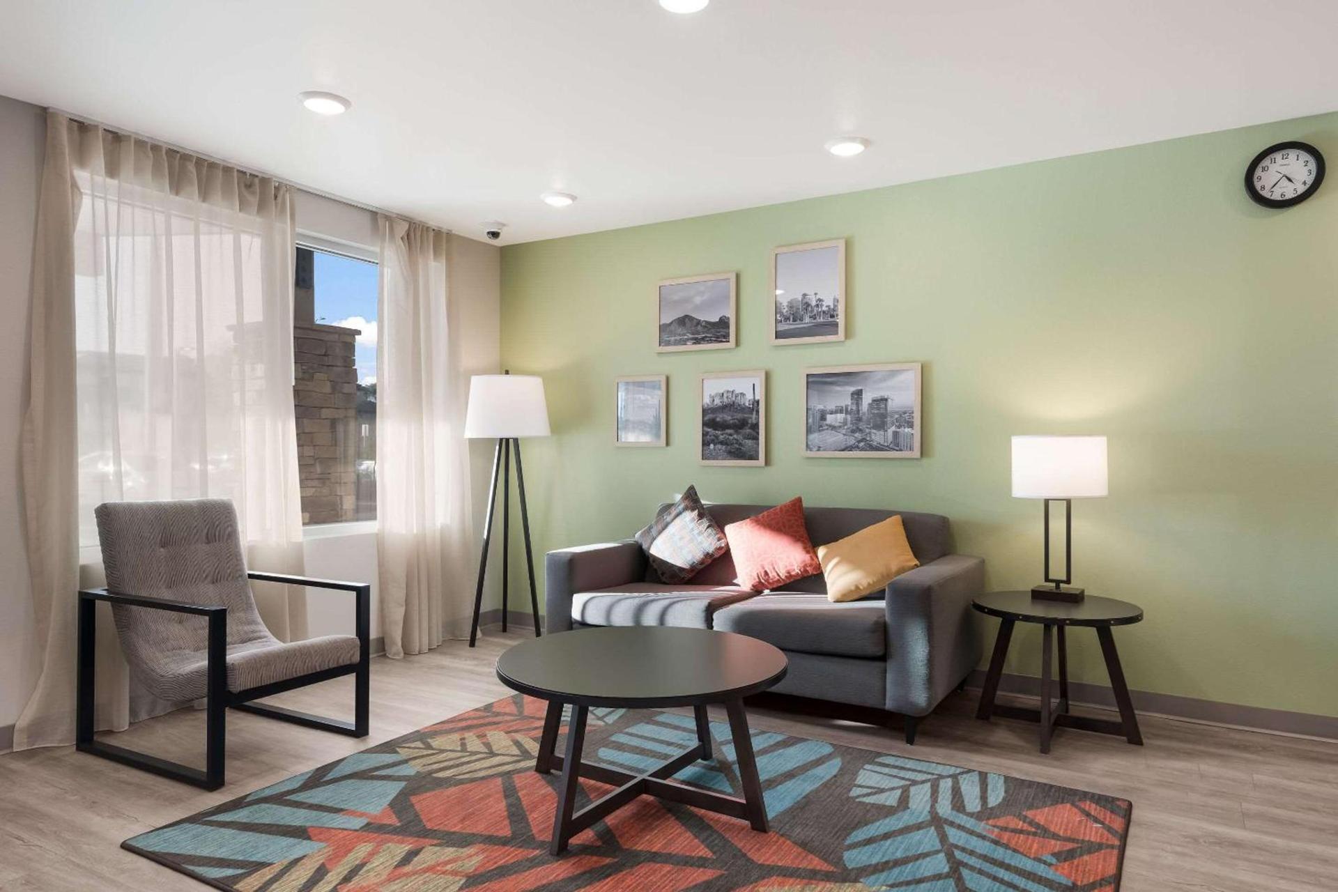 WoodSpring Suites Phoenix-Deer Valley photo 7