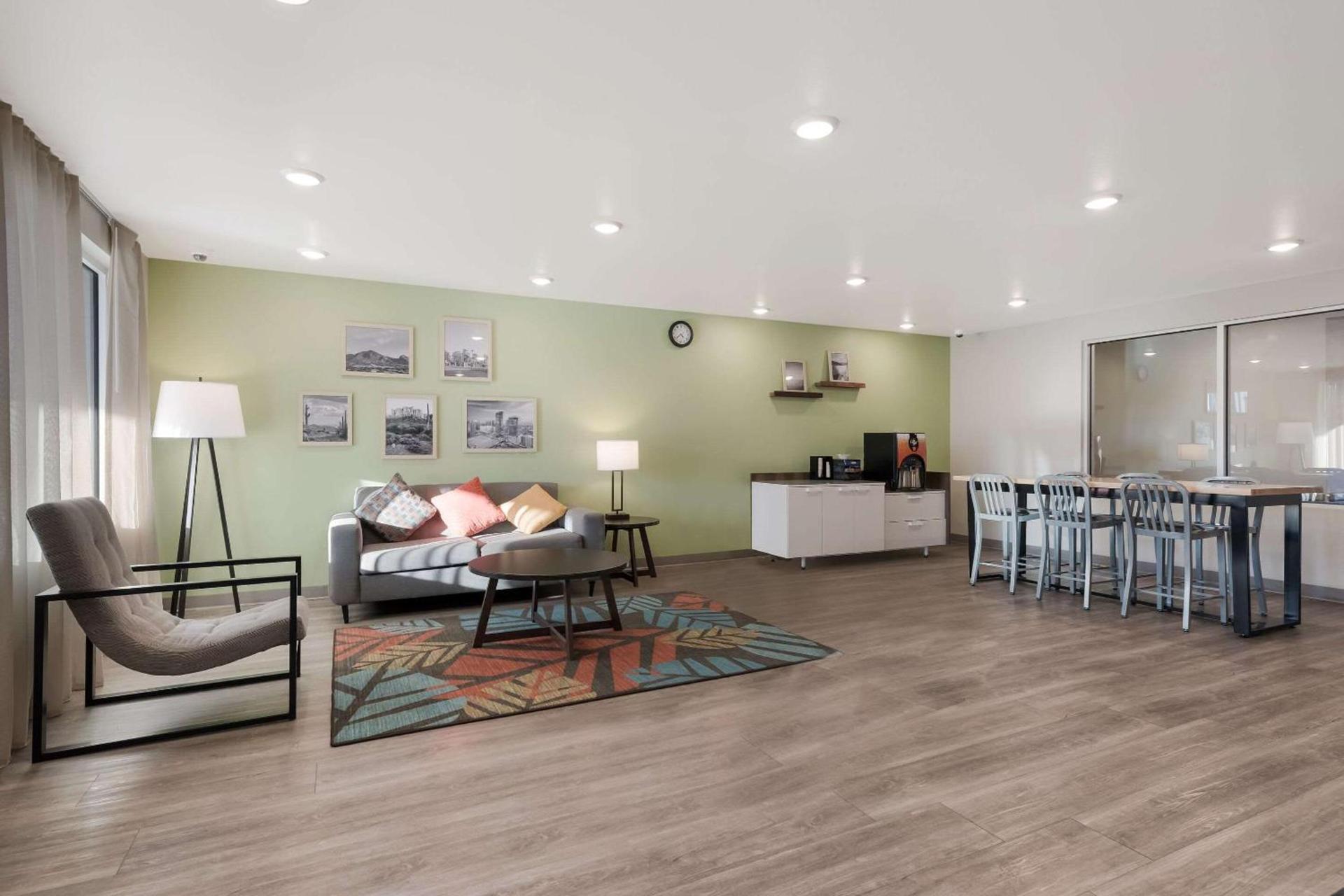 WoodSpring Suites Phoenix-Deer Valley photo 8
