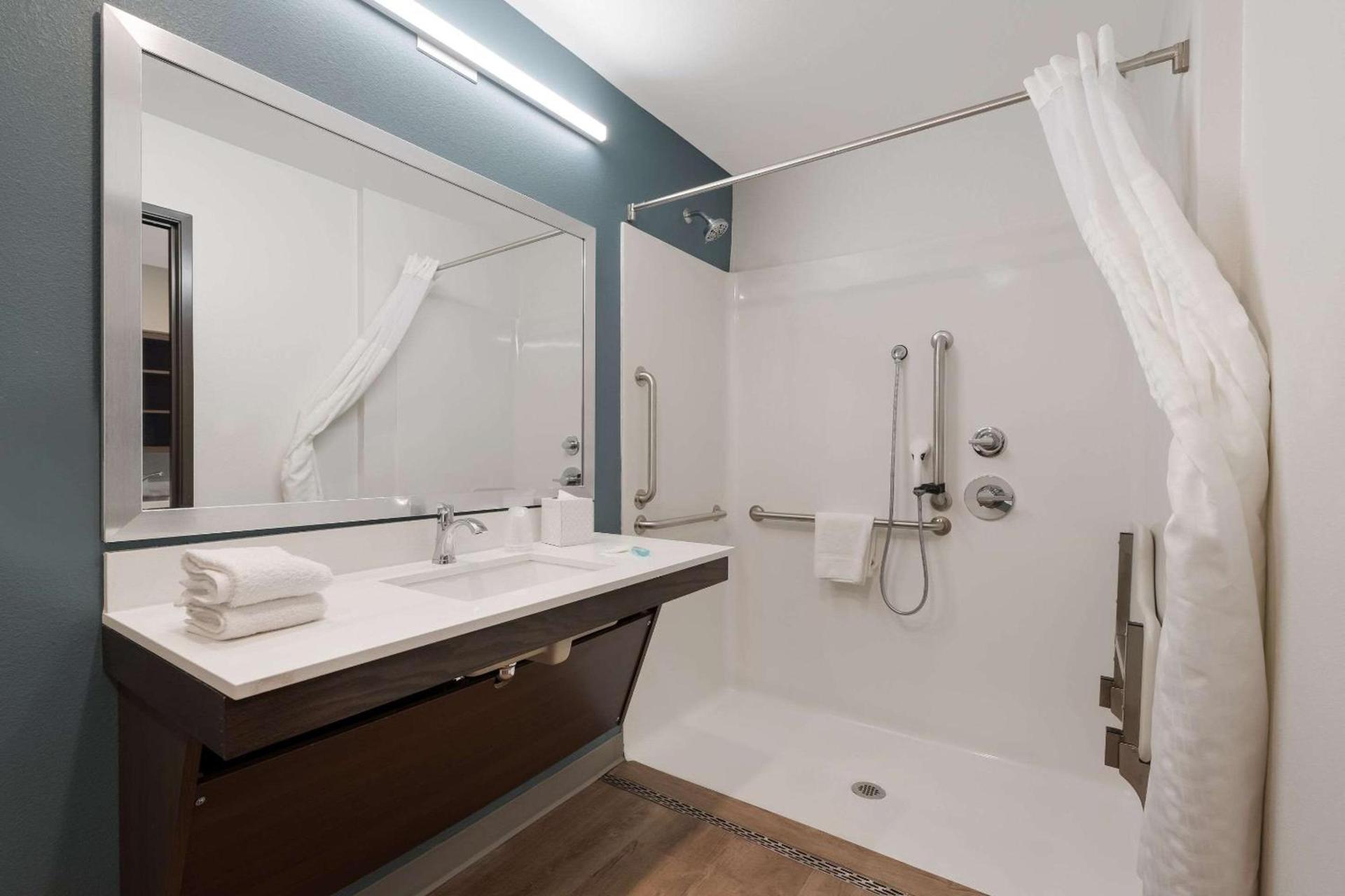 WoodSpring Suites Phoenix-Deer Valley photo 9