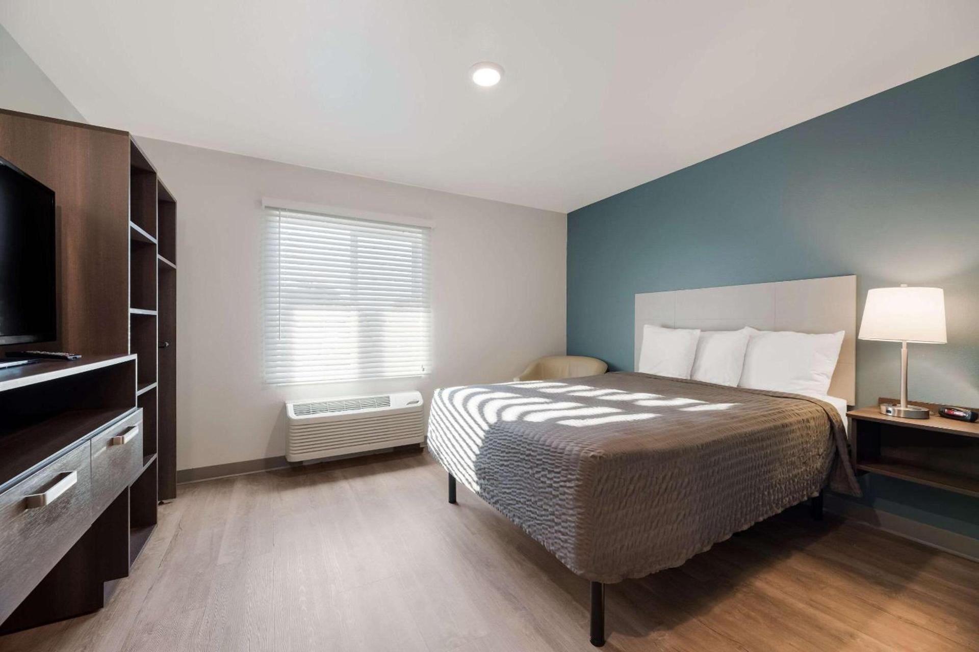WoodSpring Suites Phoenix-Deer Valley photo 10