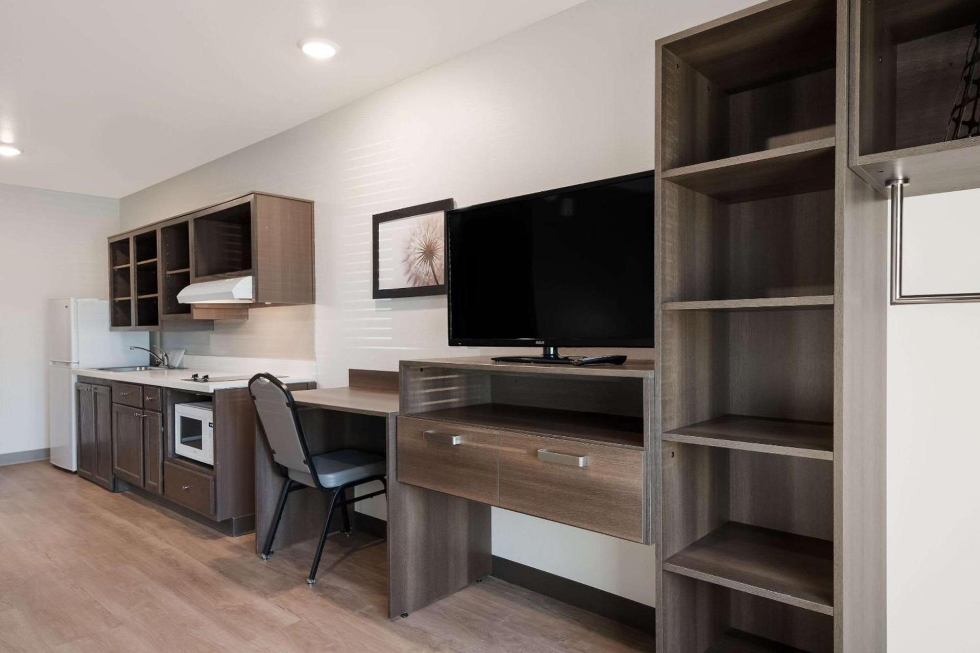 WoodSpring Suites Phoenix-Deer Valley photo 12