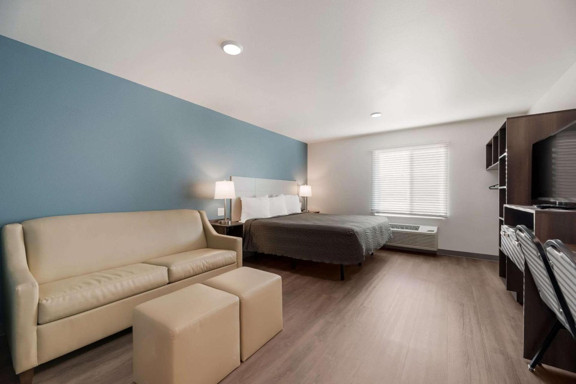 WoodSpring Suites Phoenix-Deer Valley photo 13