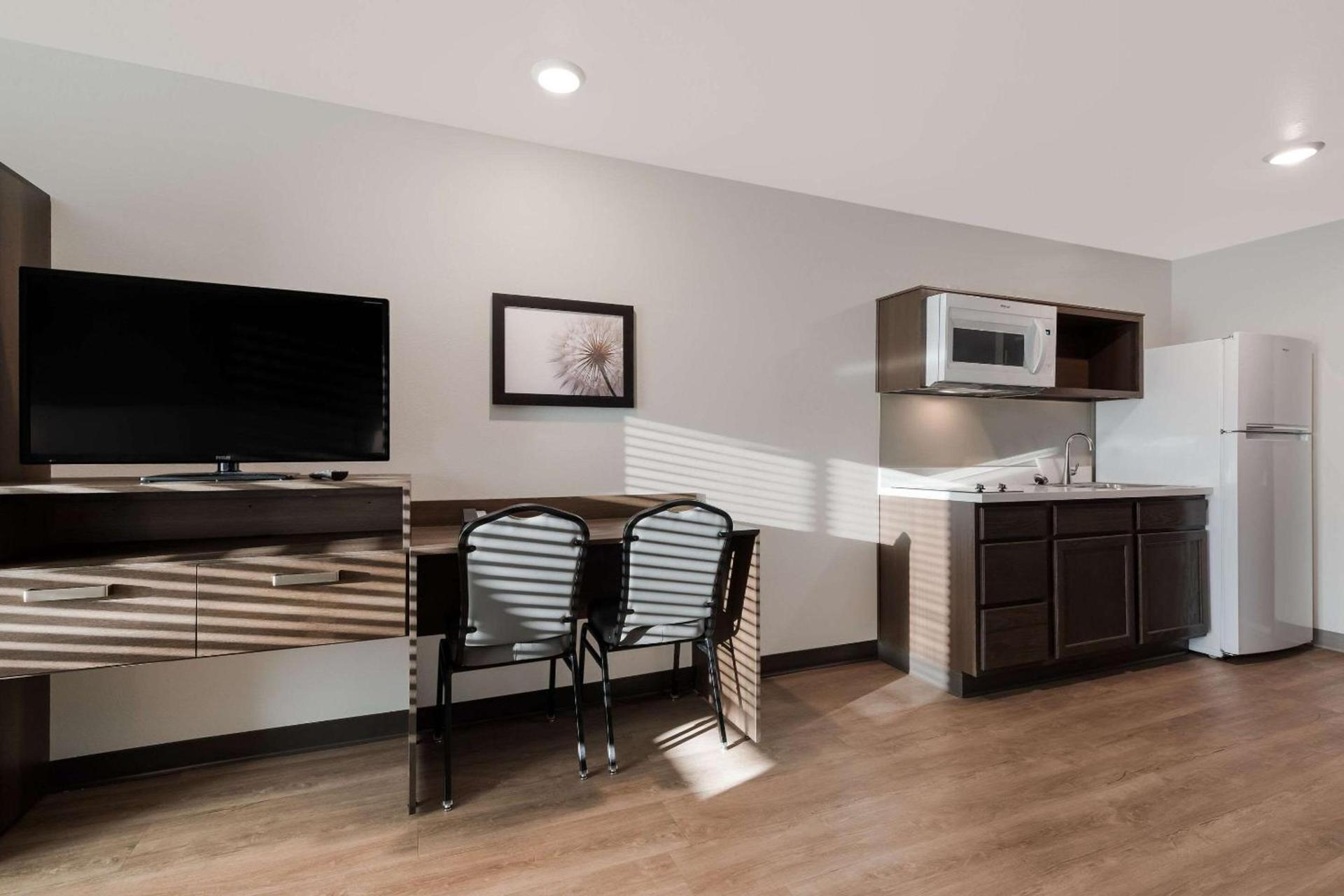 WoodSpring Suites Phoenix-Deer Valley photo 14