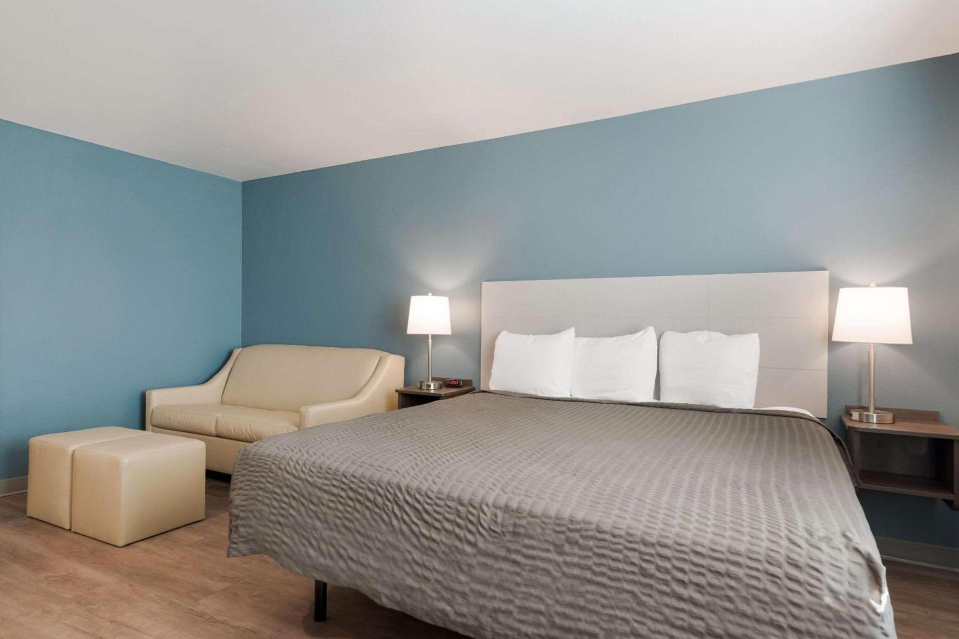 WoodSpring Suites Phoenix-Deer Valley photo 23