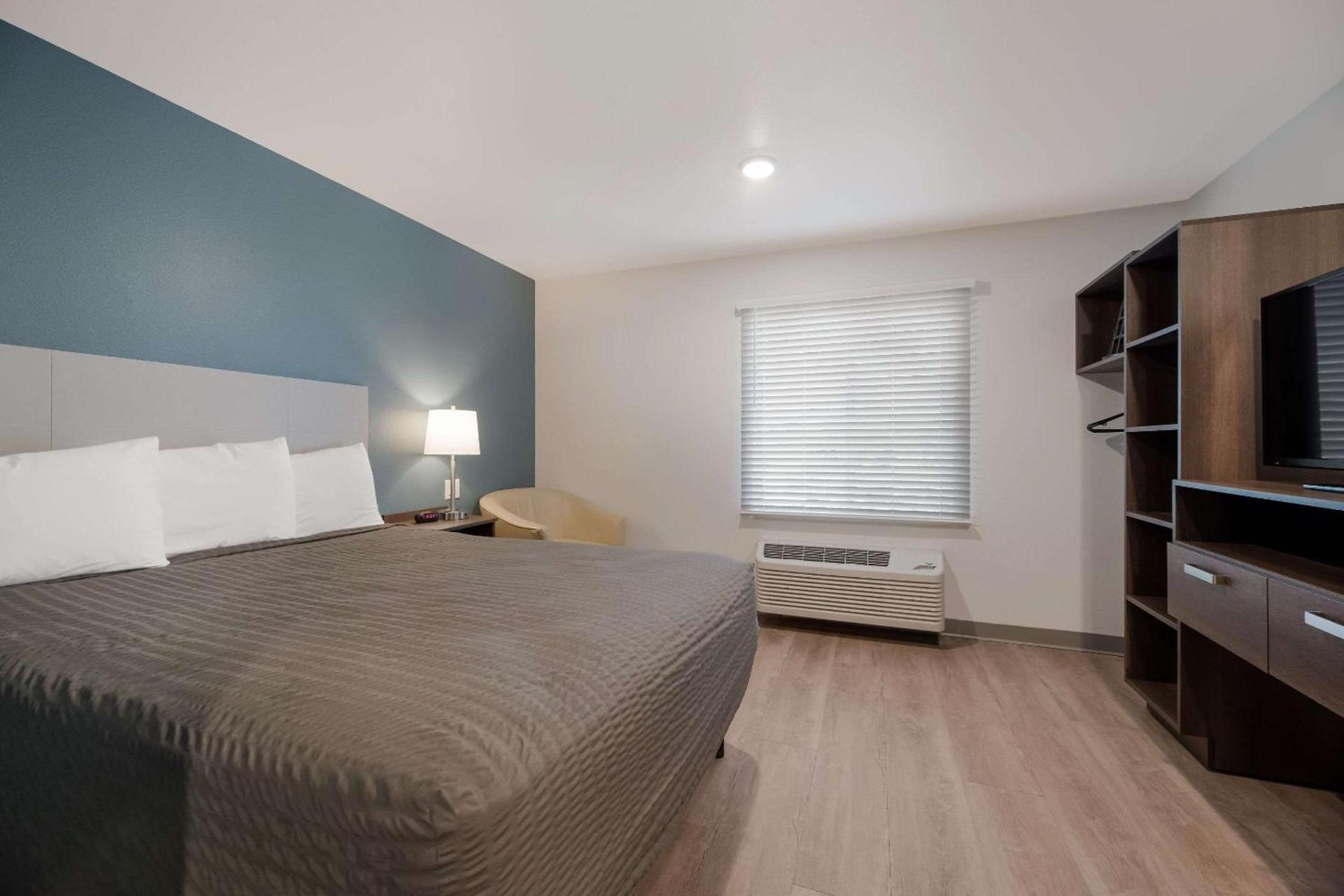 WoodSpring Suites Phoenix-Deer Valley photo 15