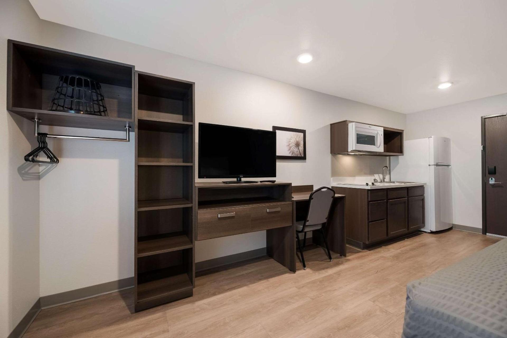 WoodSpring Suites Phoenix-Deer Valley photo 16