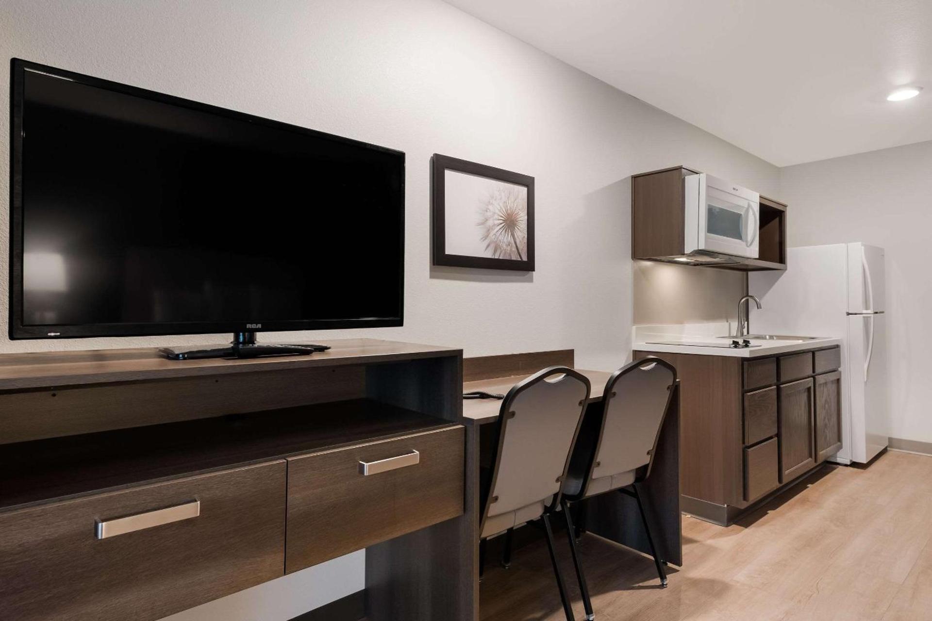 WoodSpring Suites Phoenix-Deer Valley photo 20