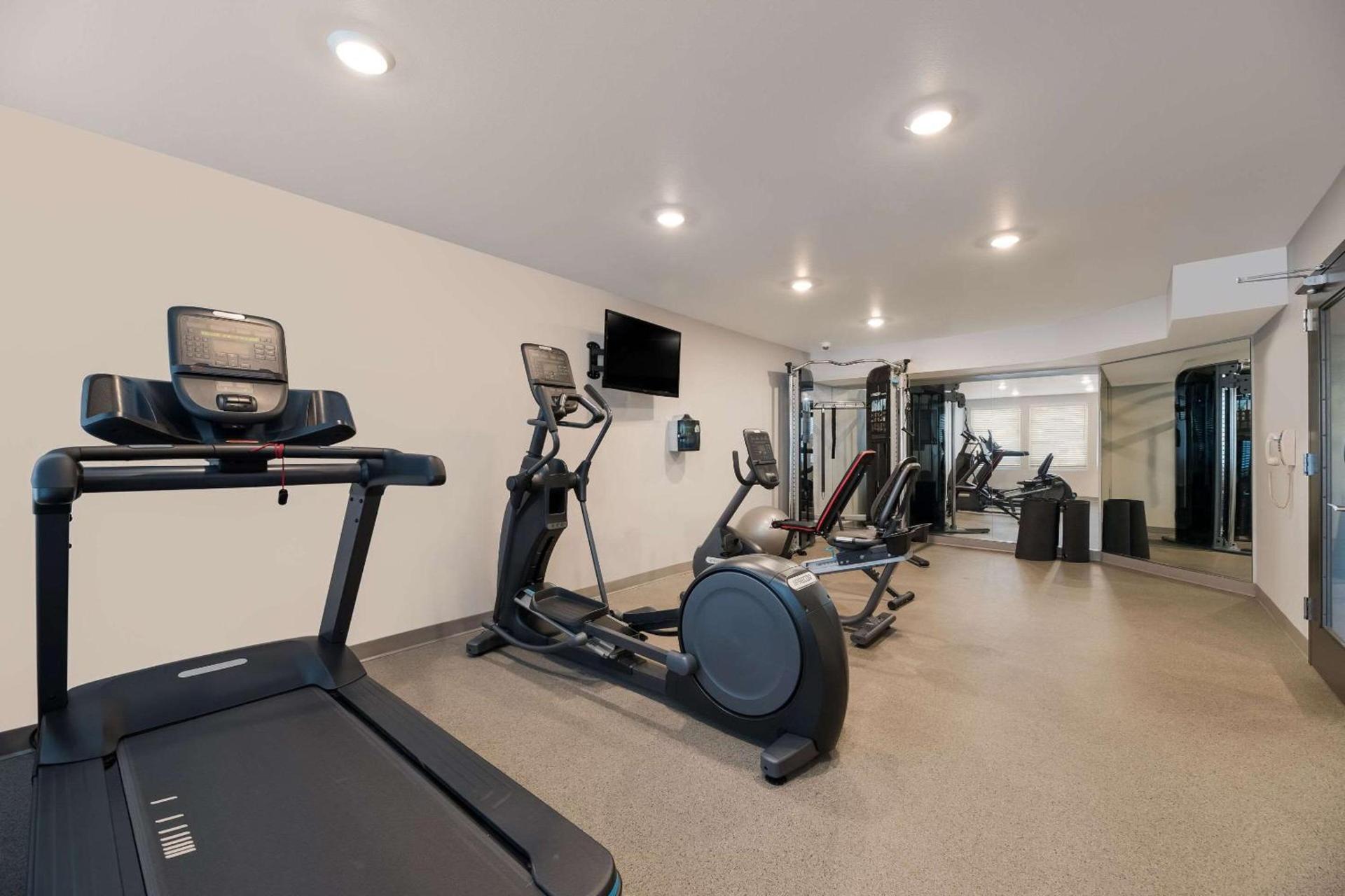 WoodSpring Suites Phoenix-Deer Valley photo 24