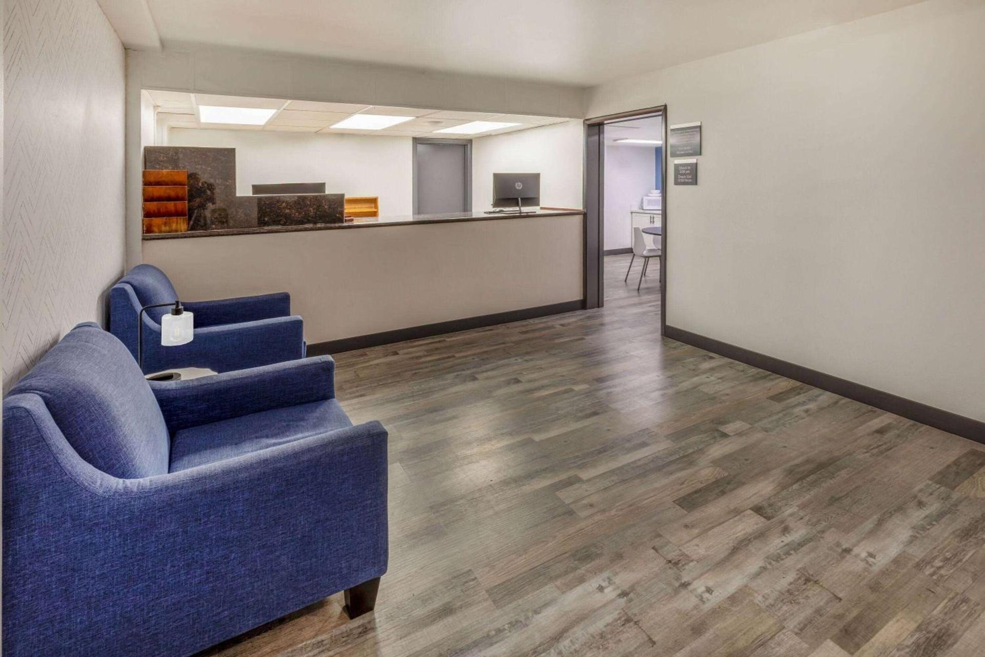 Baymont by Wyndham Laredo photo 10