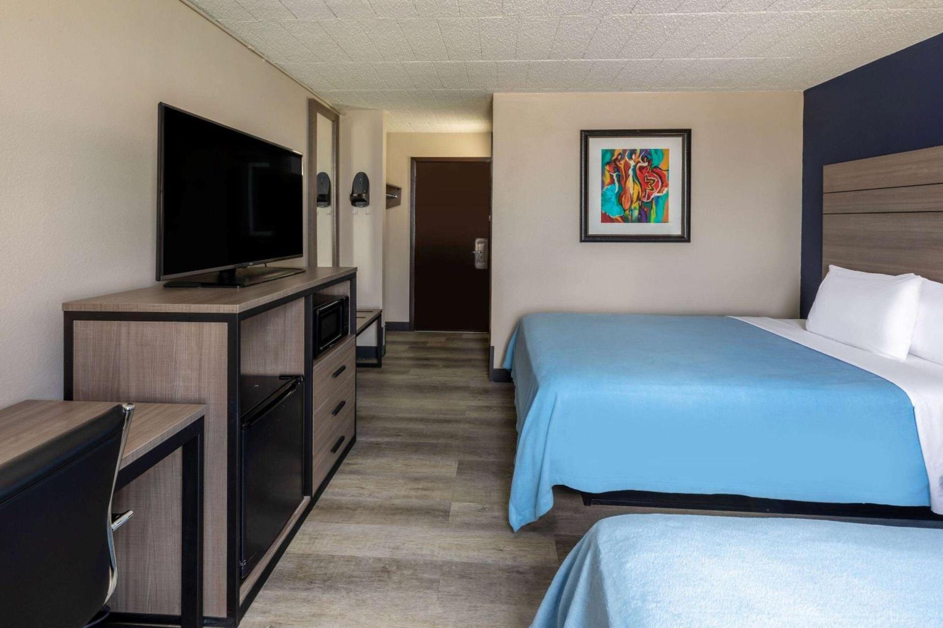 Baymont by Wyndham Laredo photo 14
