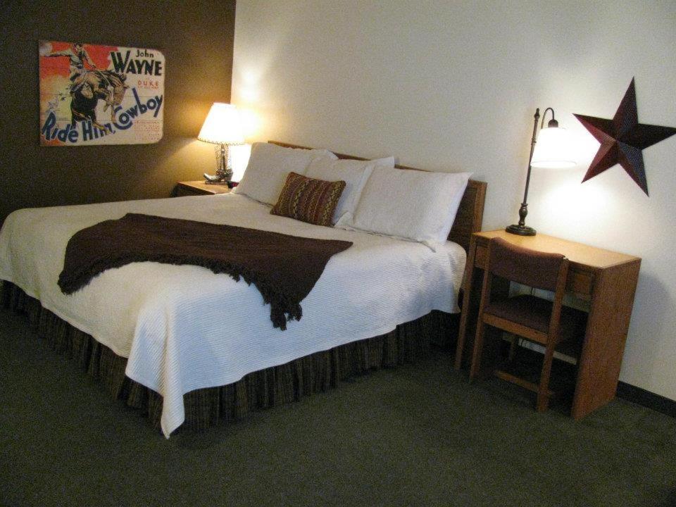Covered Wagon Motel Lusk WY photo 5