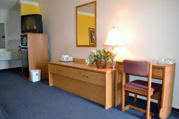 Covered Wagon Motel Lusk WY photo 6