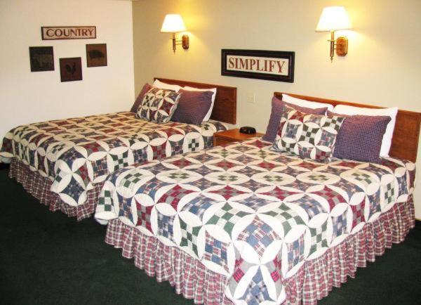 Covered Wagon Motel Lusk WY photo 11