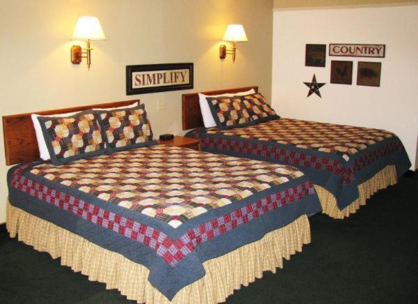 Covered Wagon Motel Lusk WY photo 12