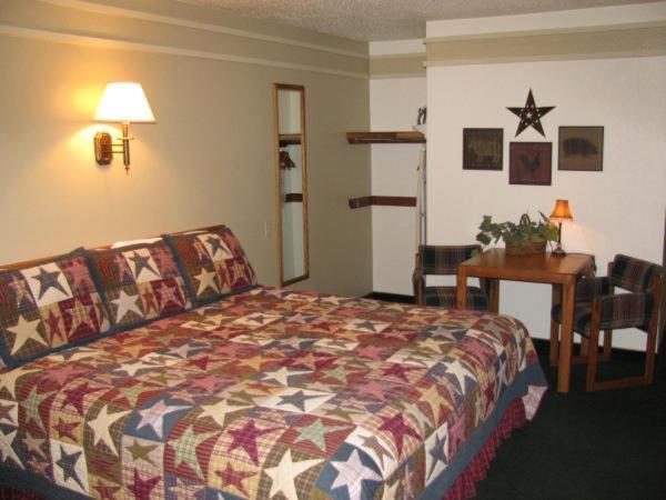Covered Wagon Motel Lusk WY photo 14