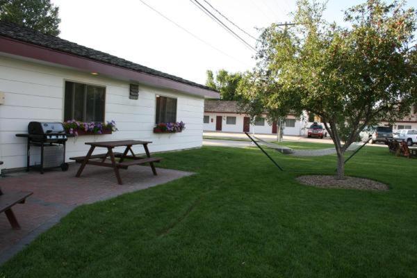 Covered Wagon Motel Lusk WY photo 18