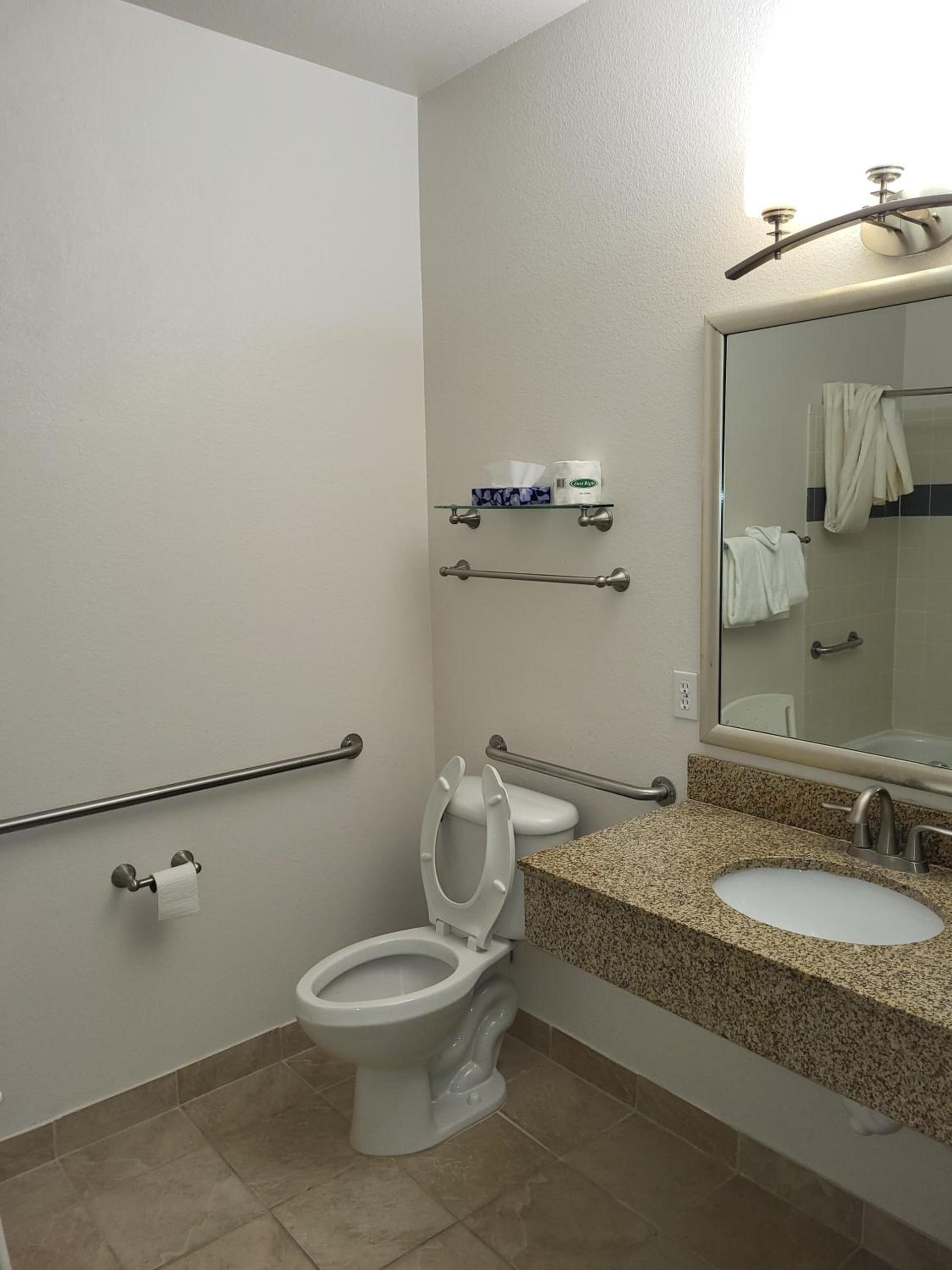 A Riverside Inn Travelodge by Wyndham photo 18