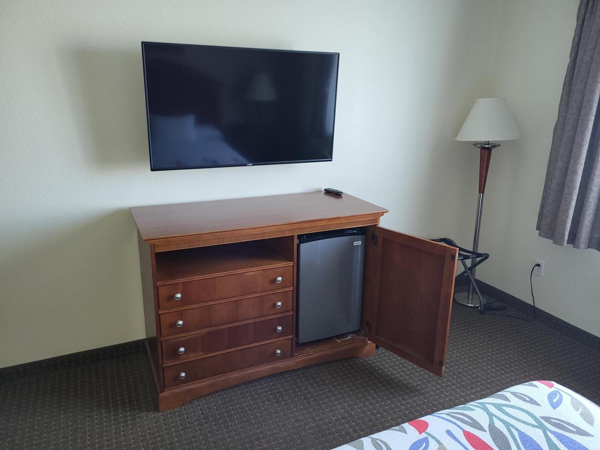 A Riverside Inn Travelodge by Wyndham photo 21