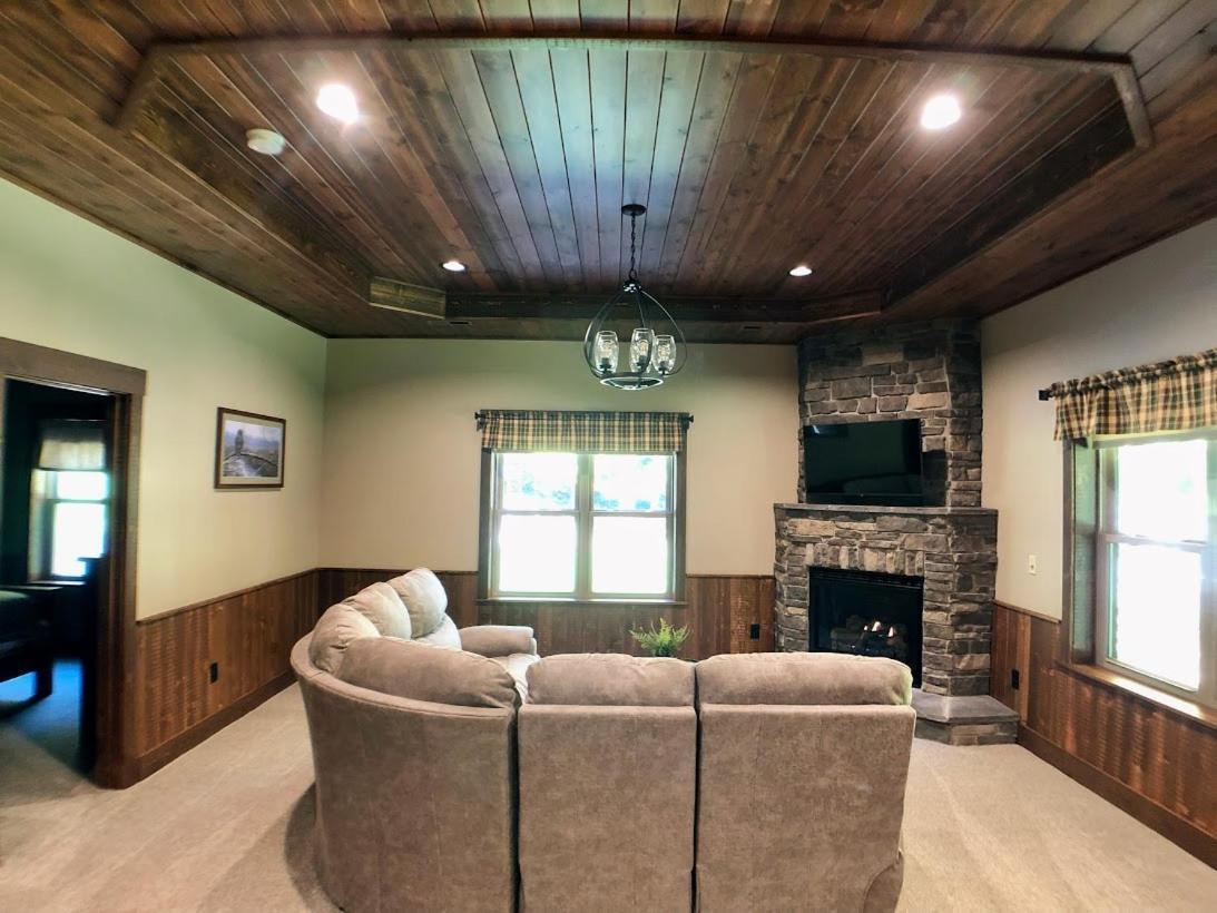 Sojourner's Lodge & Log Cabin Suites photo 33